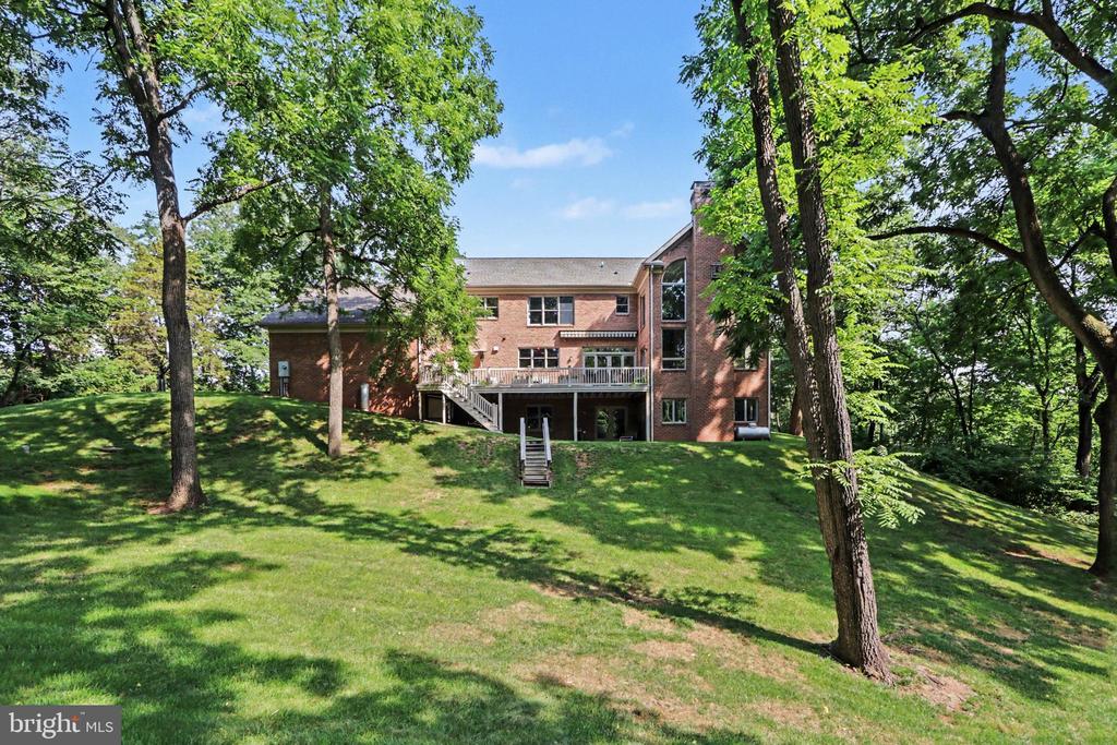 20 WHITE PINE DRIVE