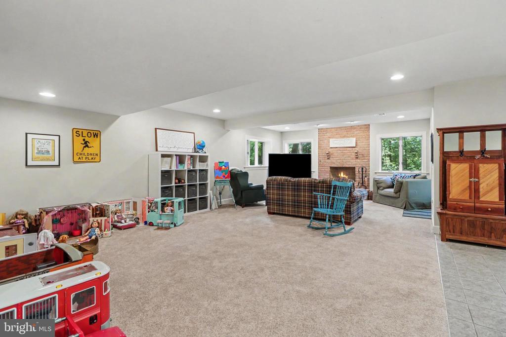 20 WHITE PINE DRIVE