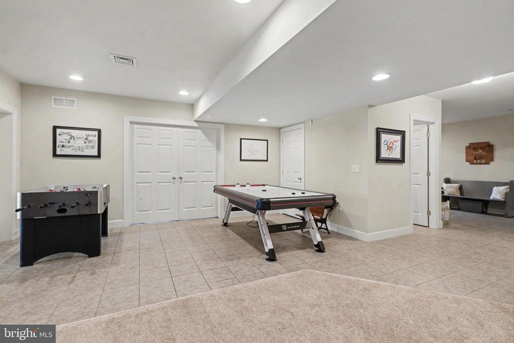 20 WHITE PINE DRIVE