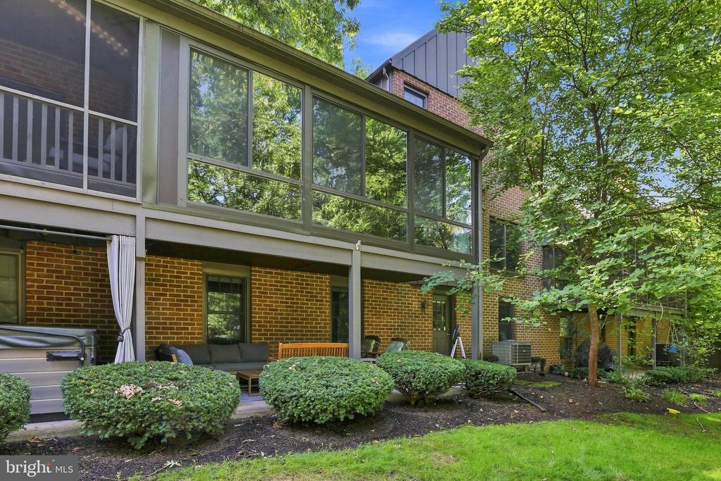 1203 LIMERICK COURT