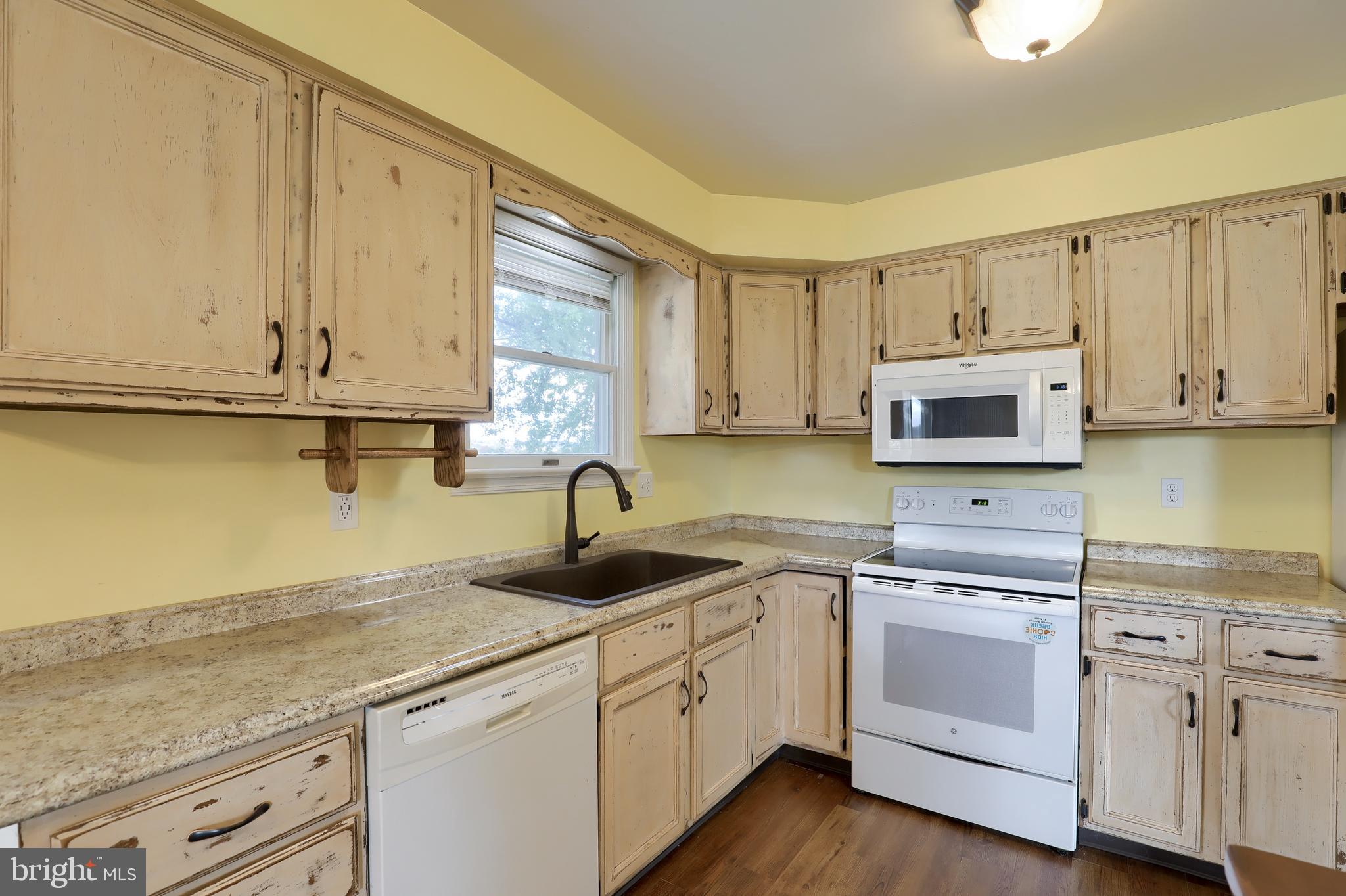 8208 ELIZABETHTOWN RD