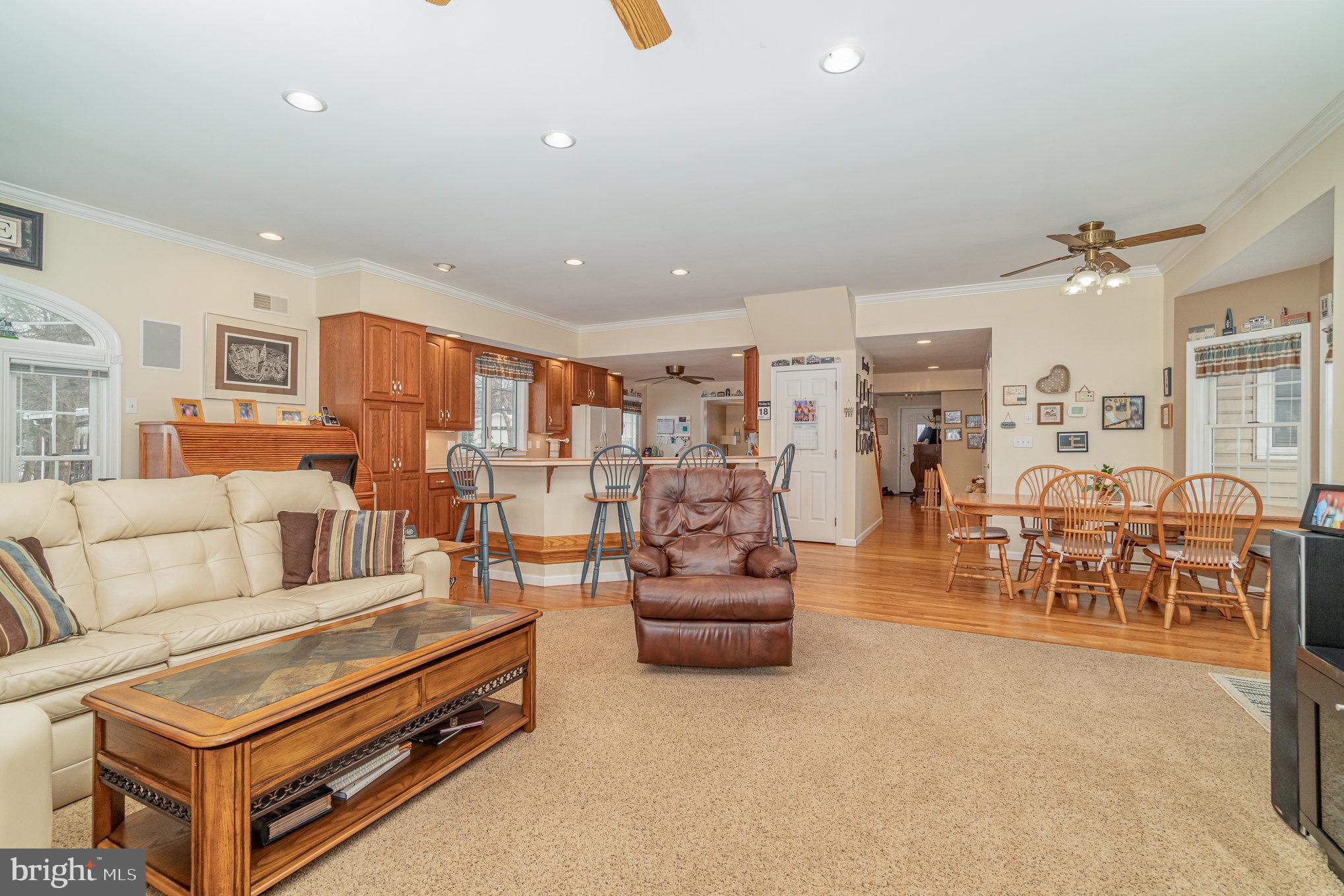 230 N CHESTNUT STREET