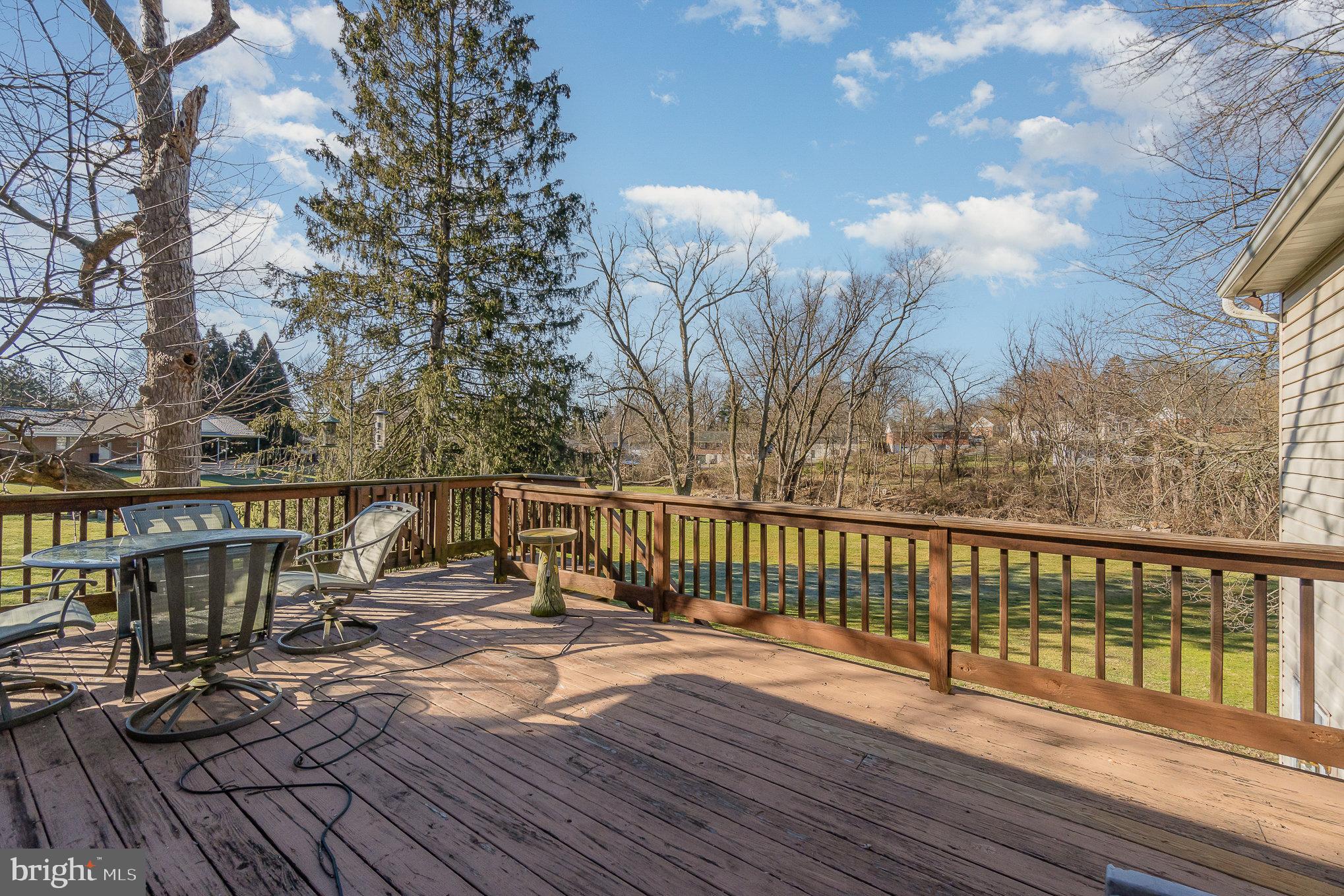 230 N CHESTNUT STREET