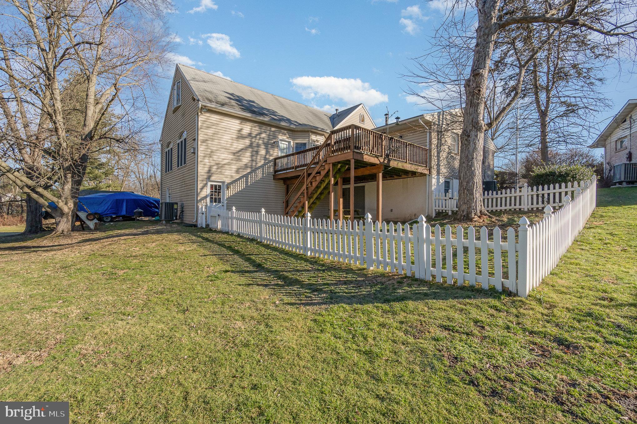 230 N CHESTNUT STREET