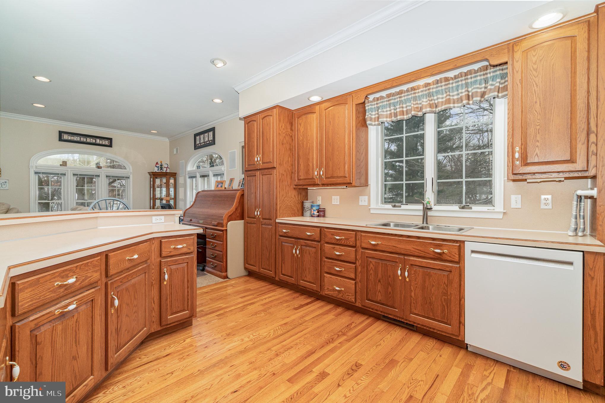 230 N CHESTNUT STREET