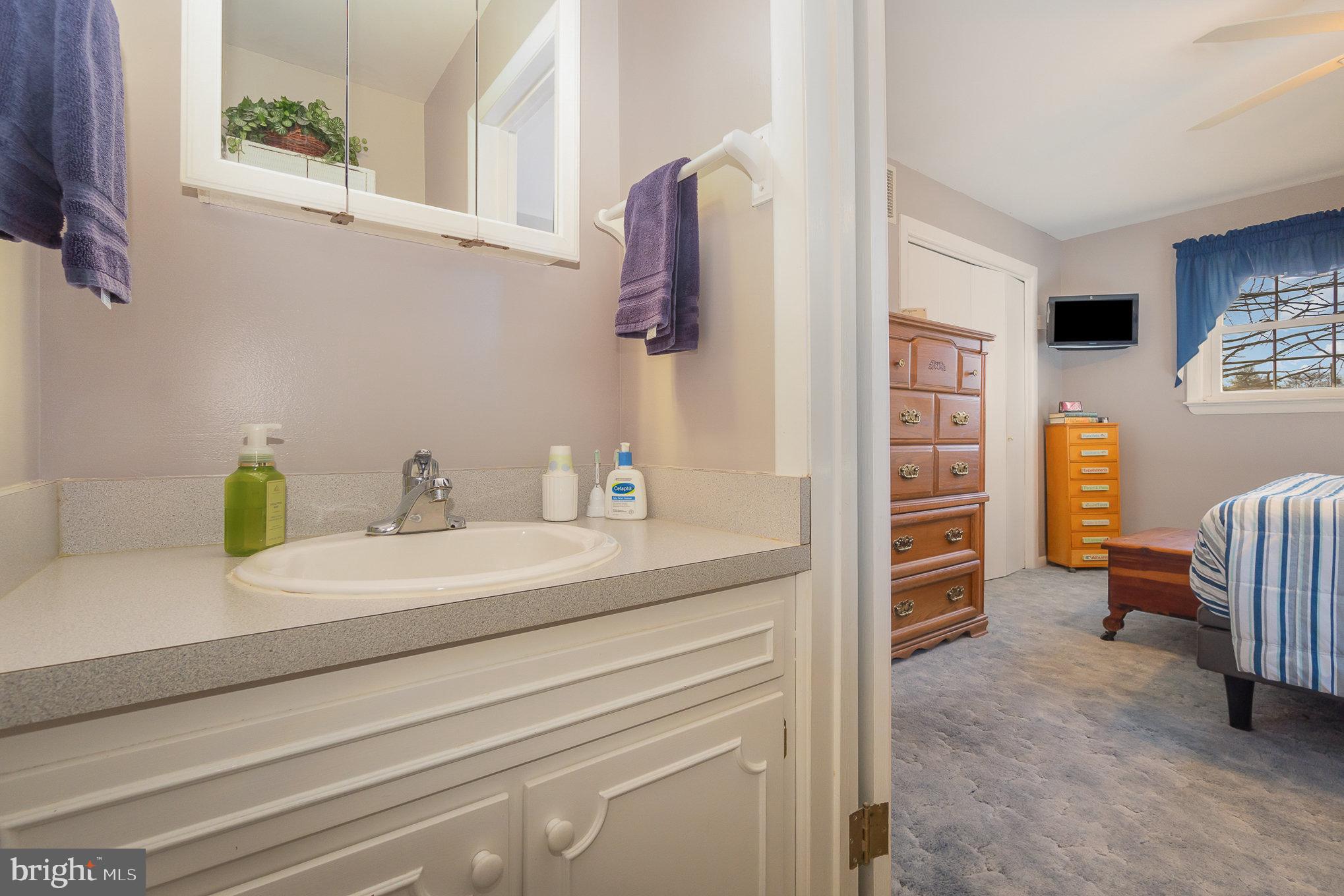 230 N CHESTNUT STREET