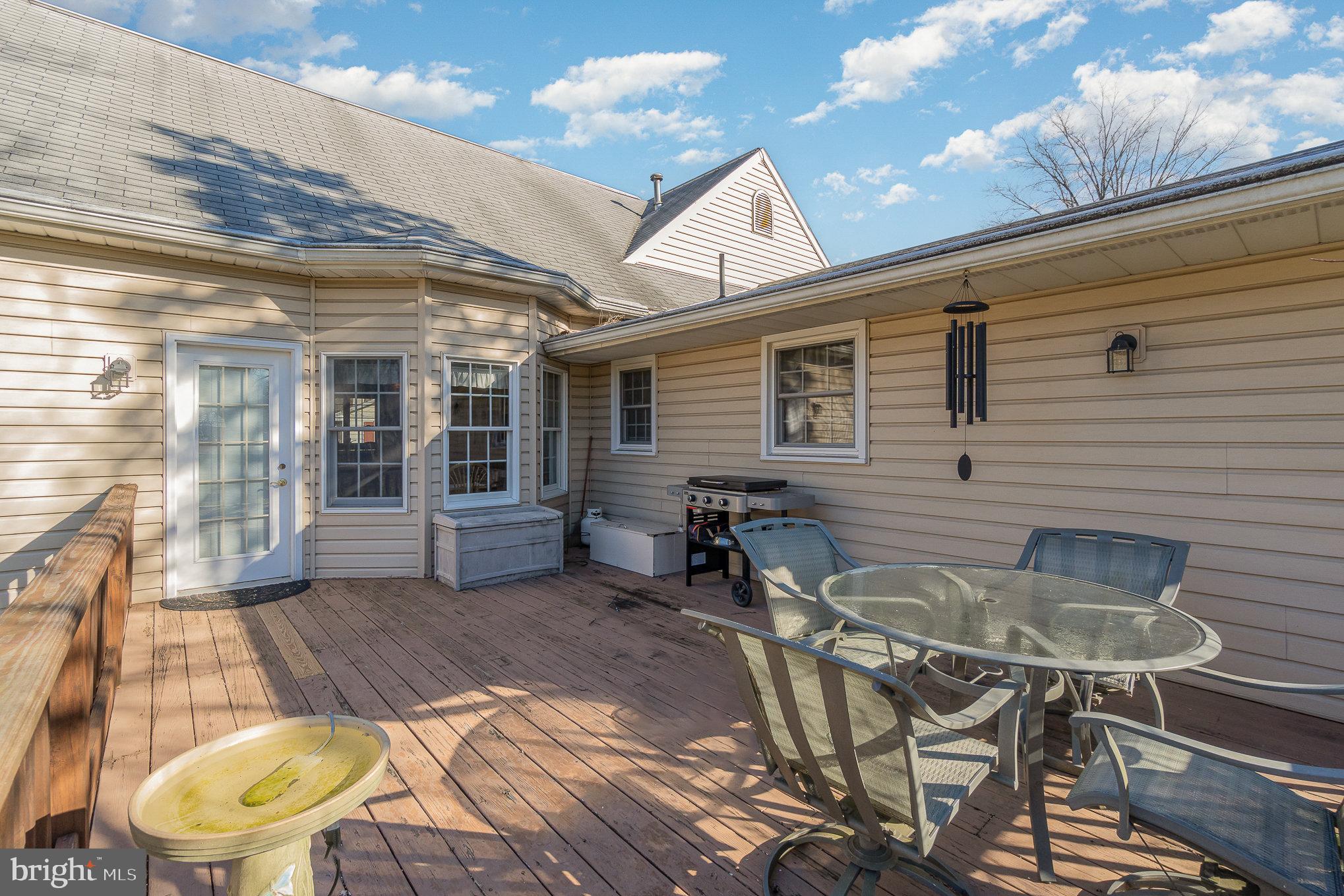 230 N CHESTNUT STREET