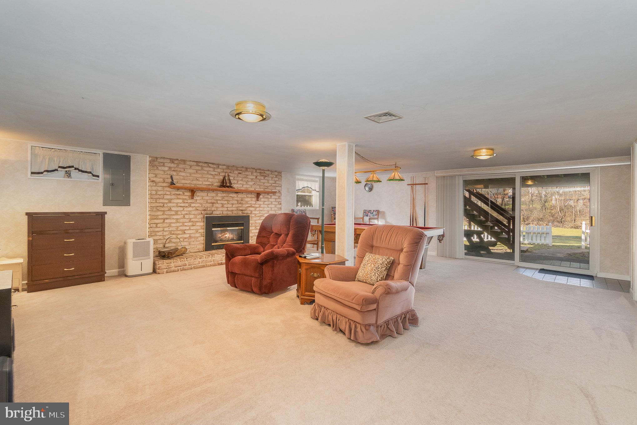 230 N CHESTNUT STREET