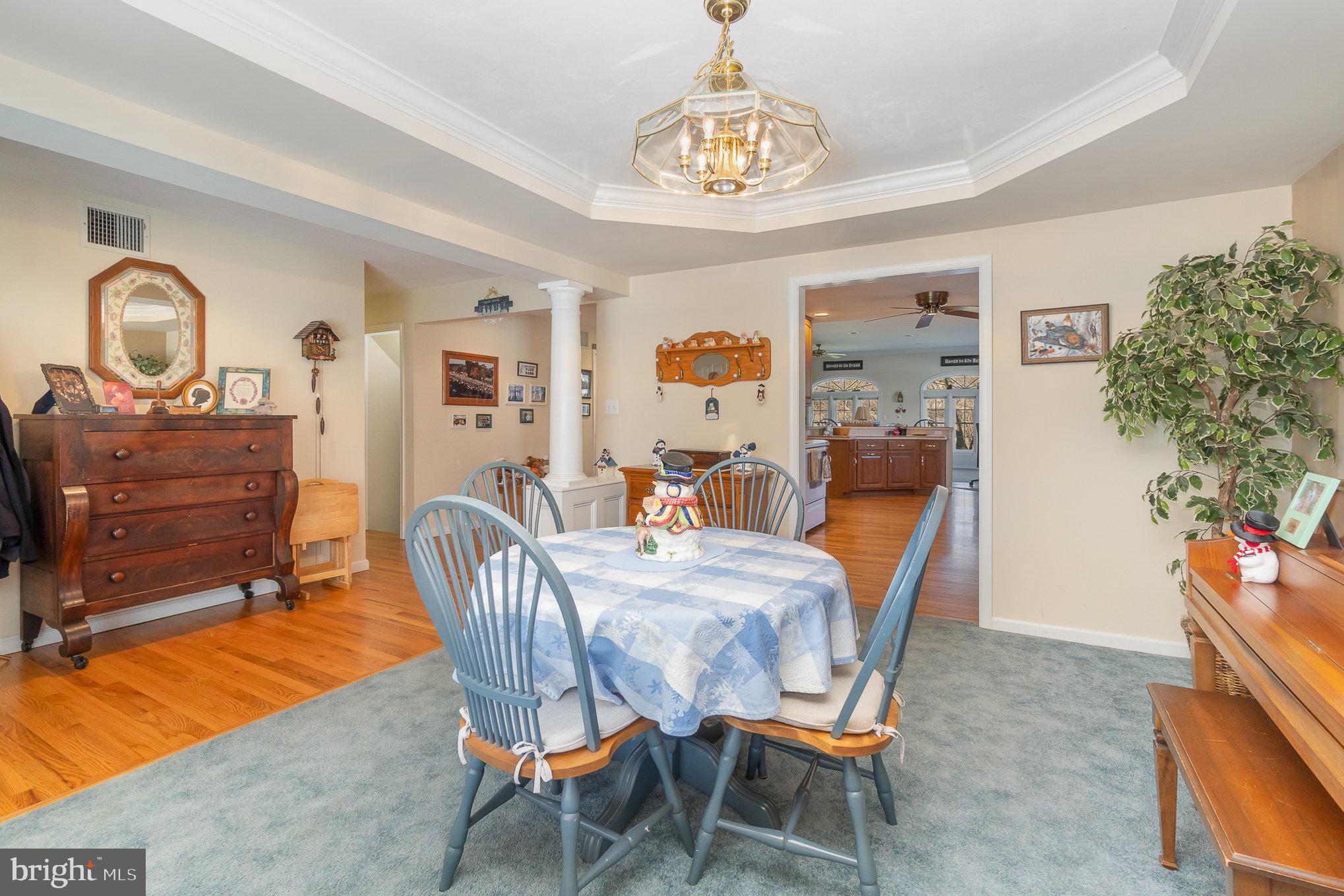 230 N CHESTNUT STREET