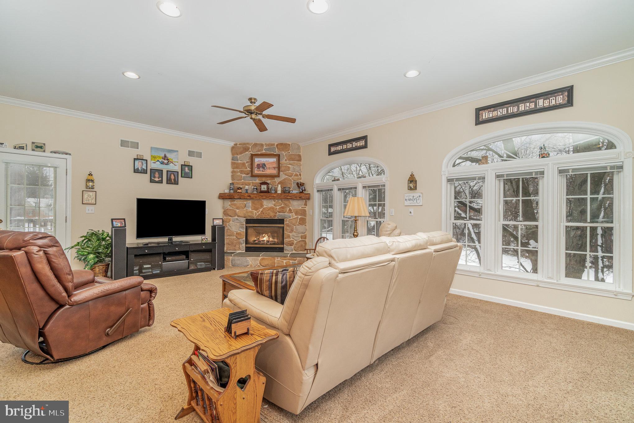 230 N CHESTNUT STREET