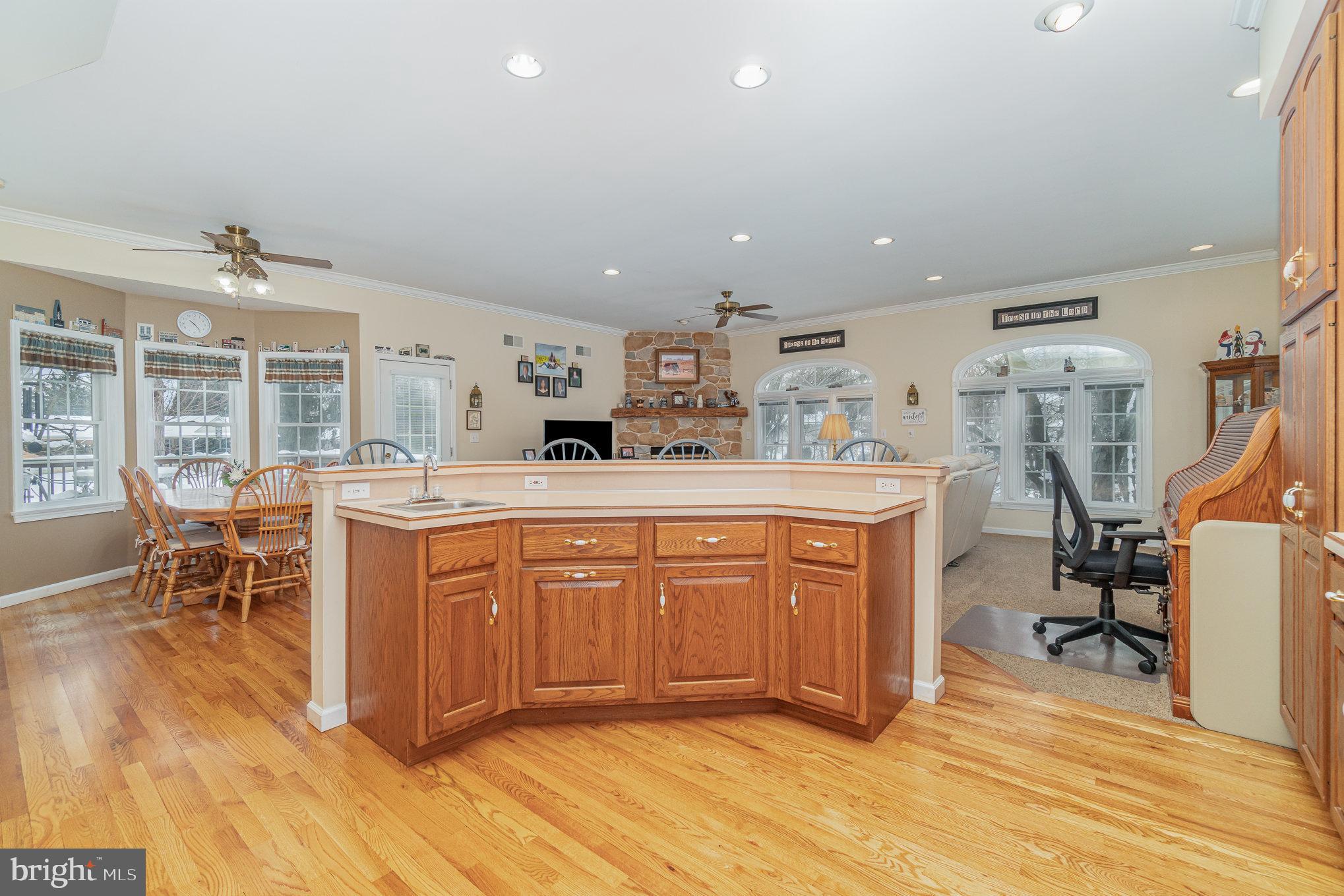 230 N CHESTNUT STREET