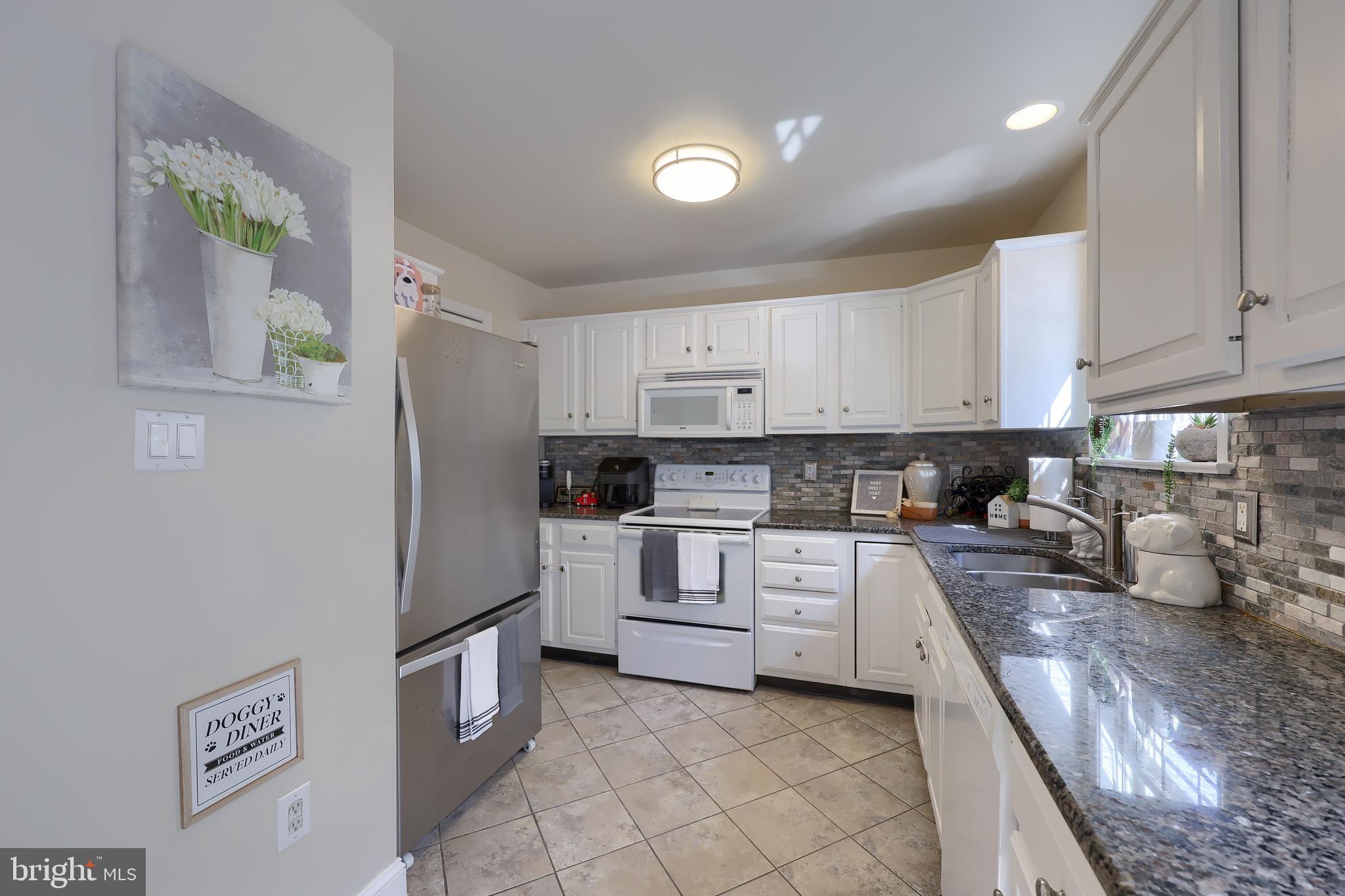 335 COBBLESTONE LANE