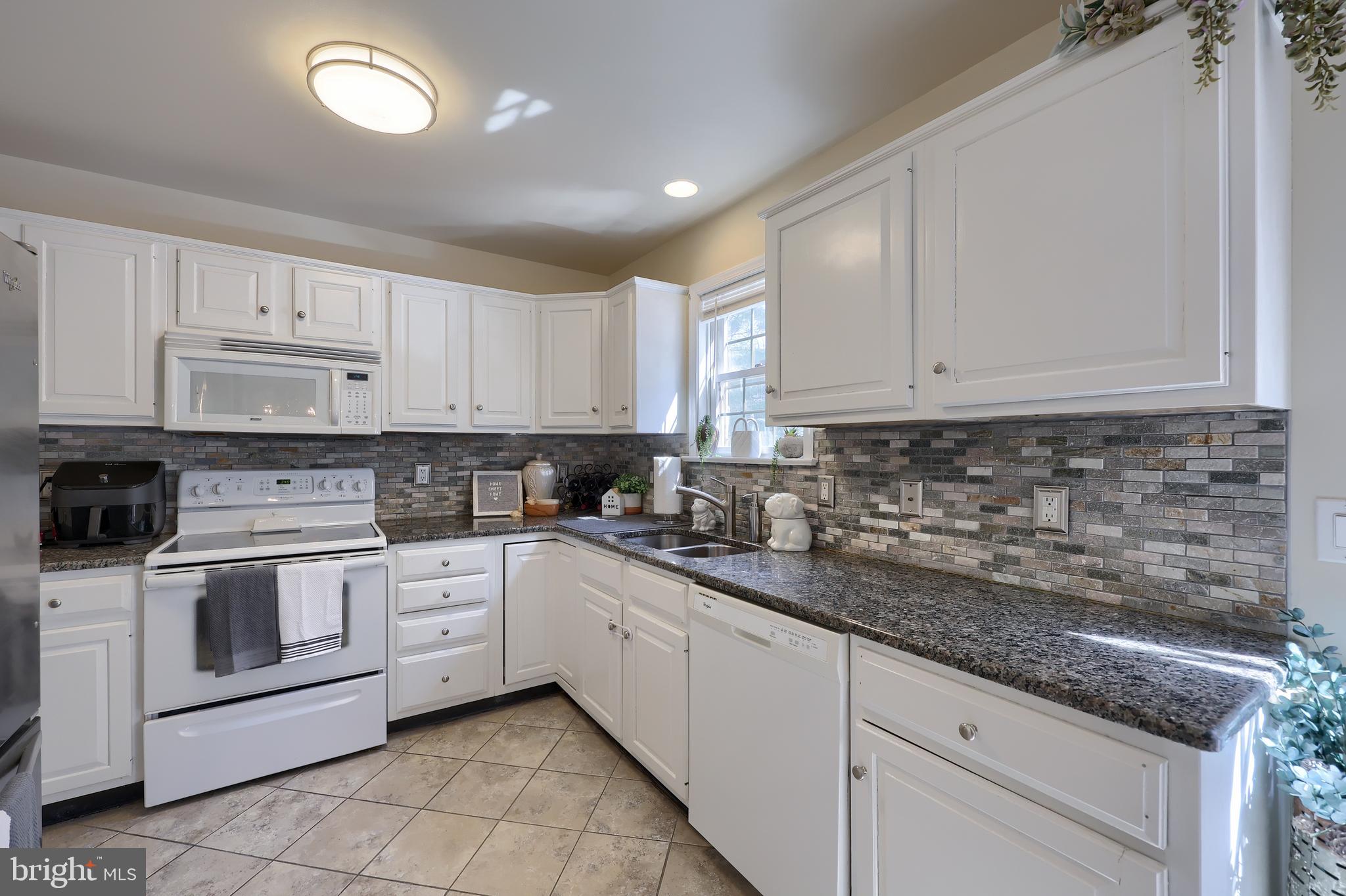 335 COBBLESTONE LANE