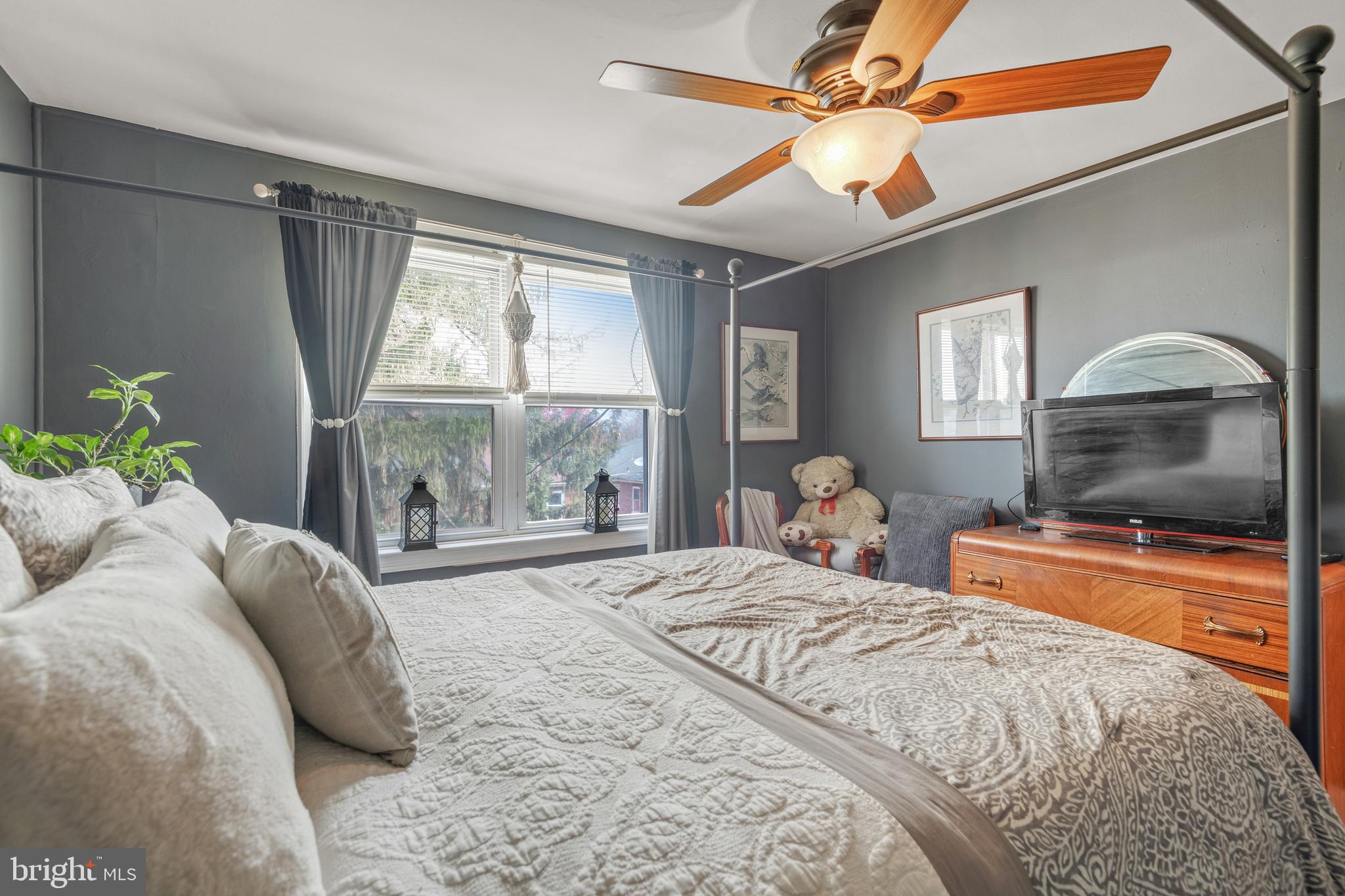 719 E MADISON STREET