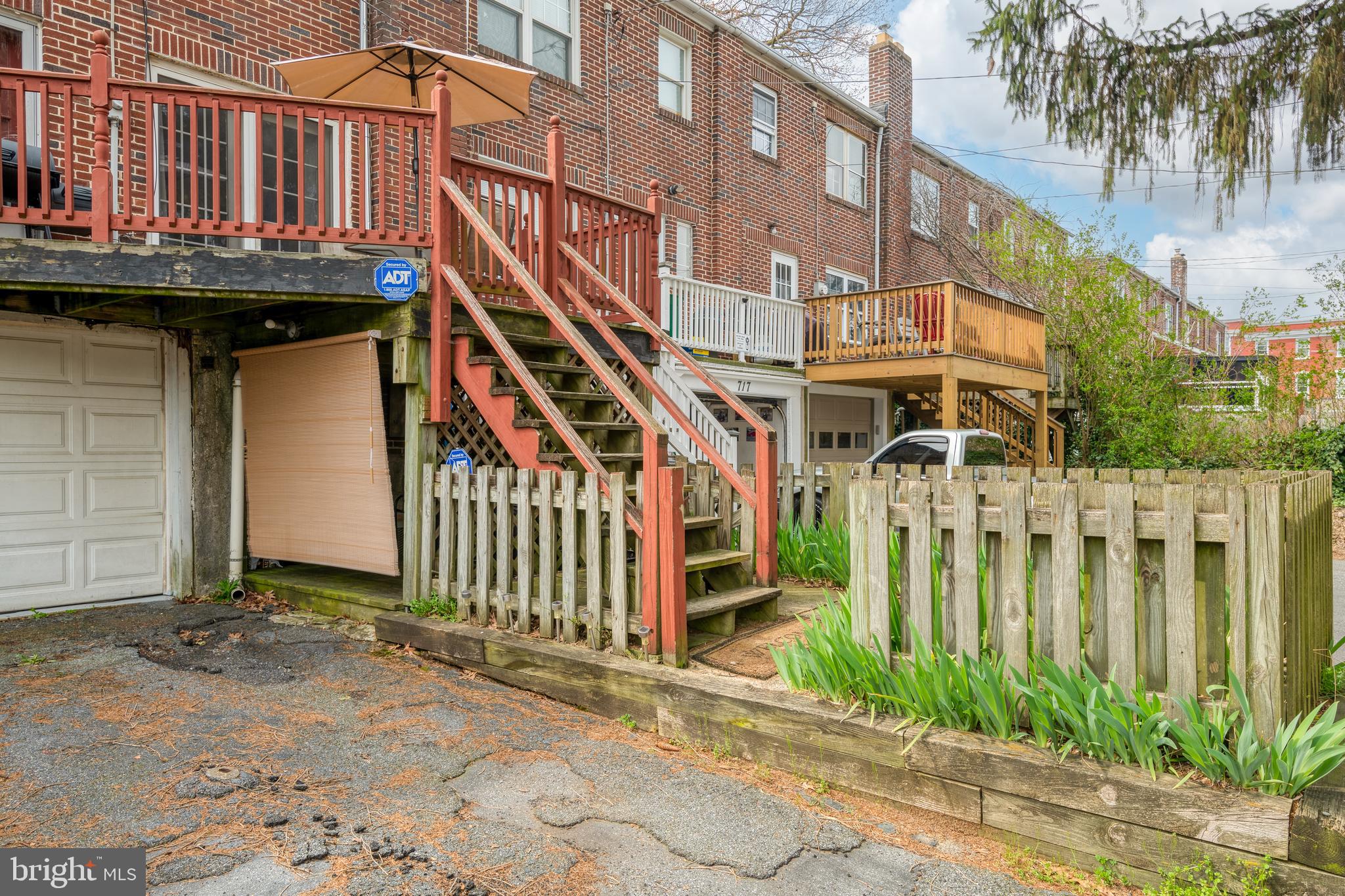 719 E MADISON STREET