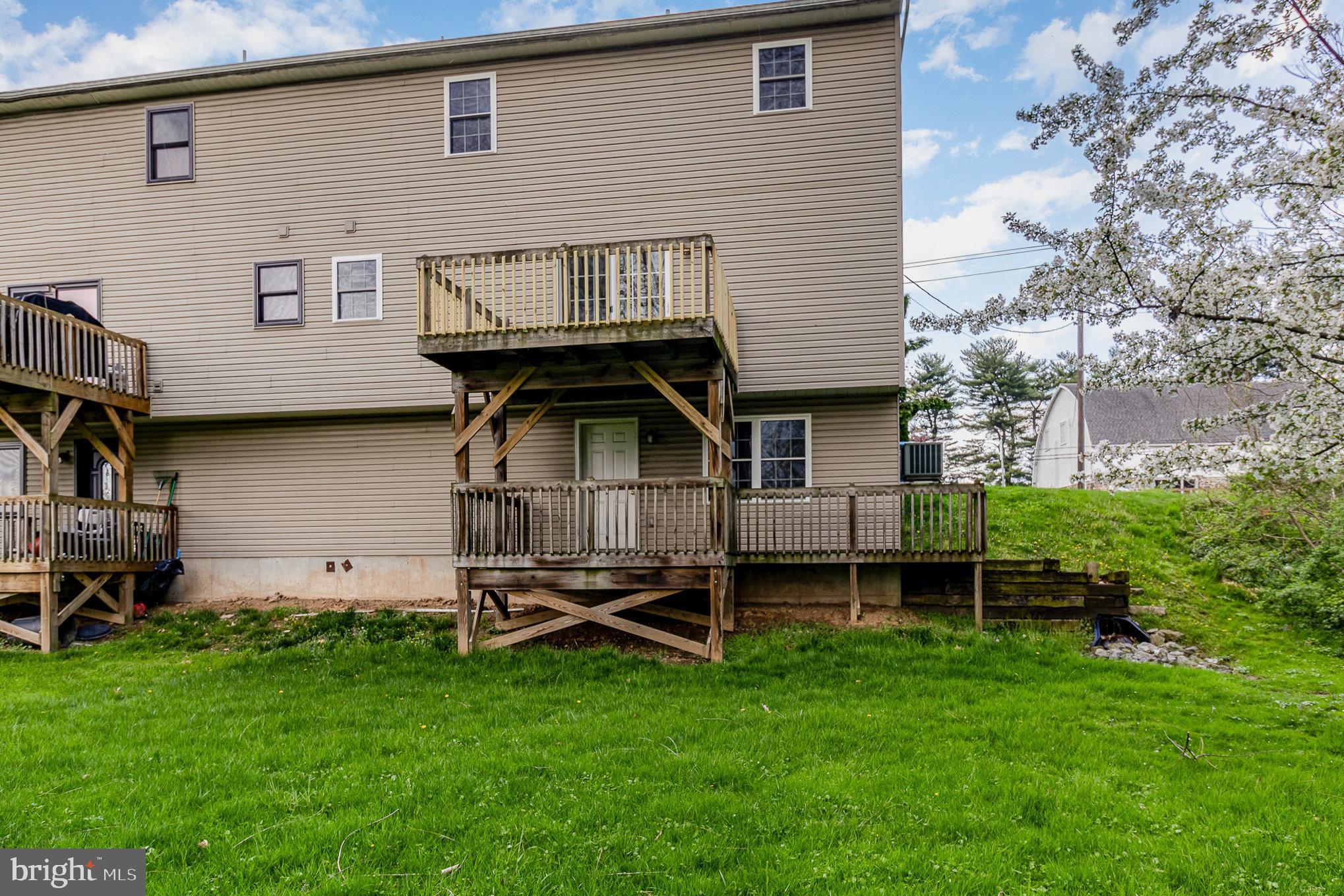 1070 W BAINBRIDGE STREET