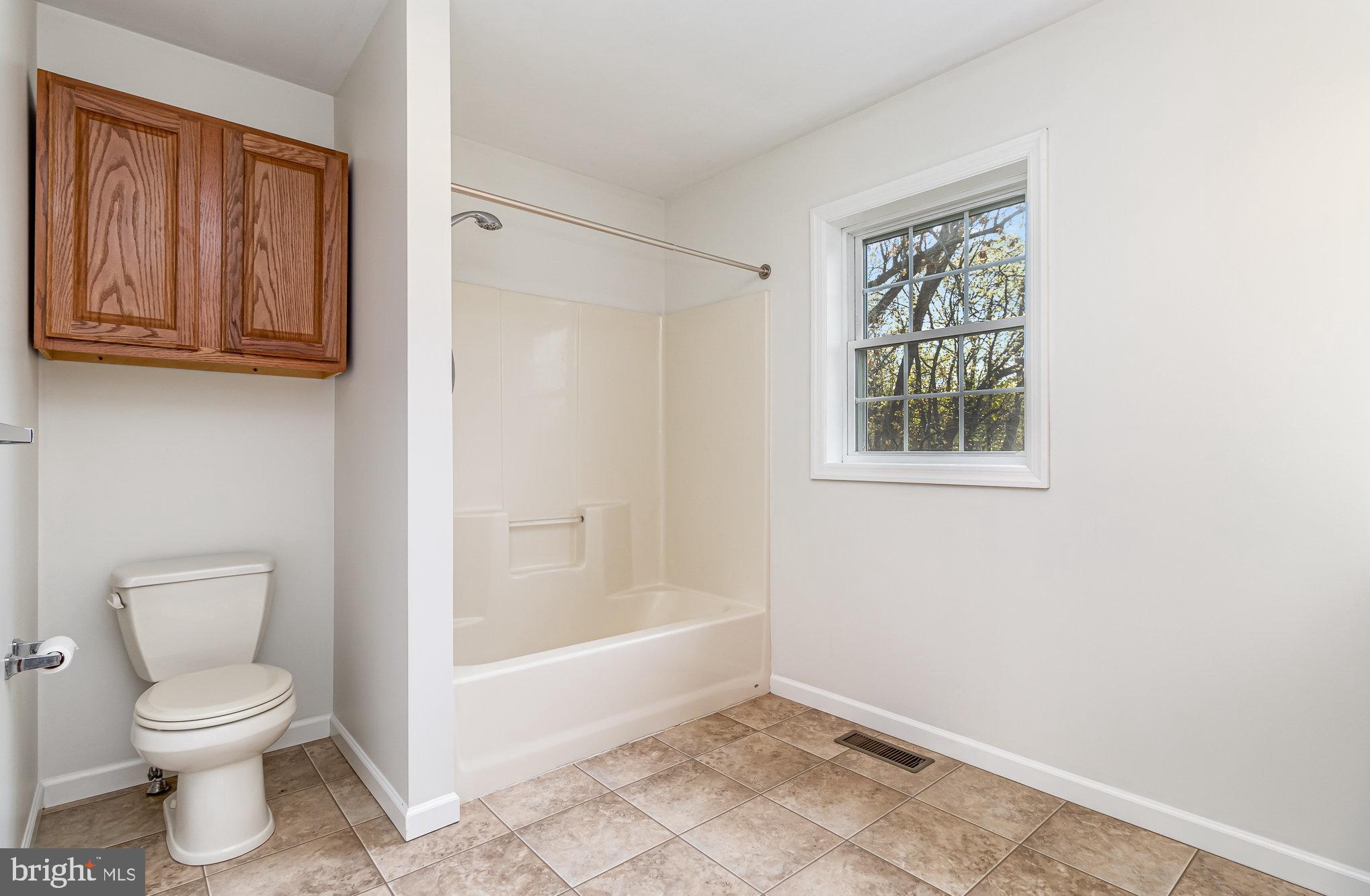 1070 W BAINBRIDGE STREET