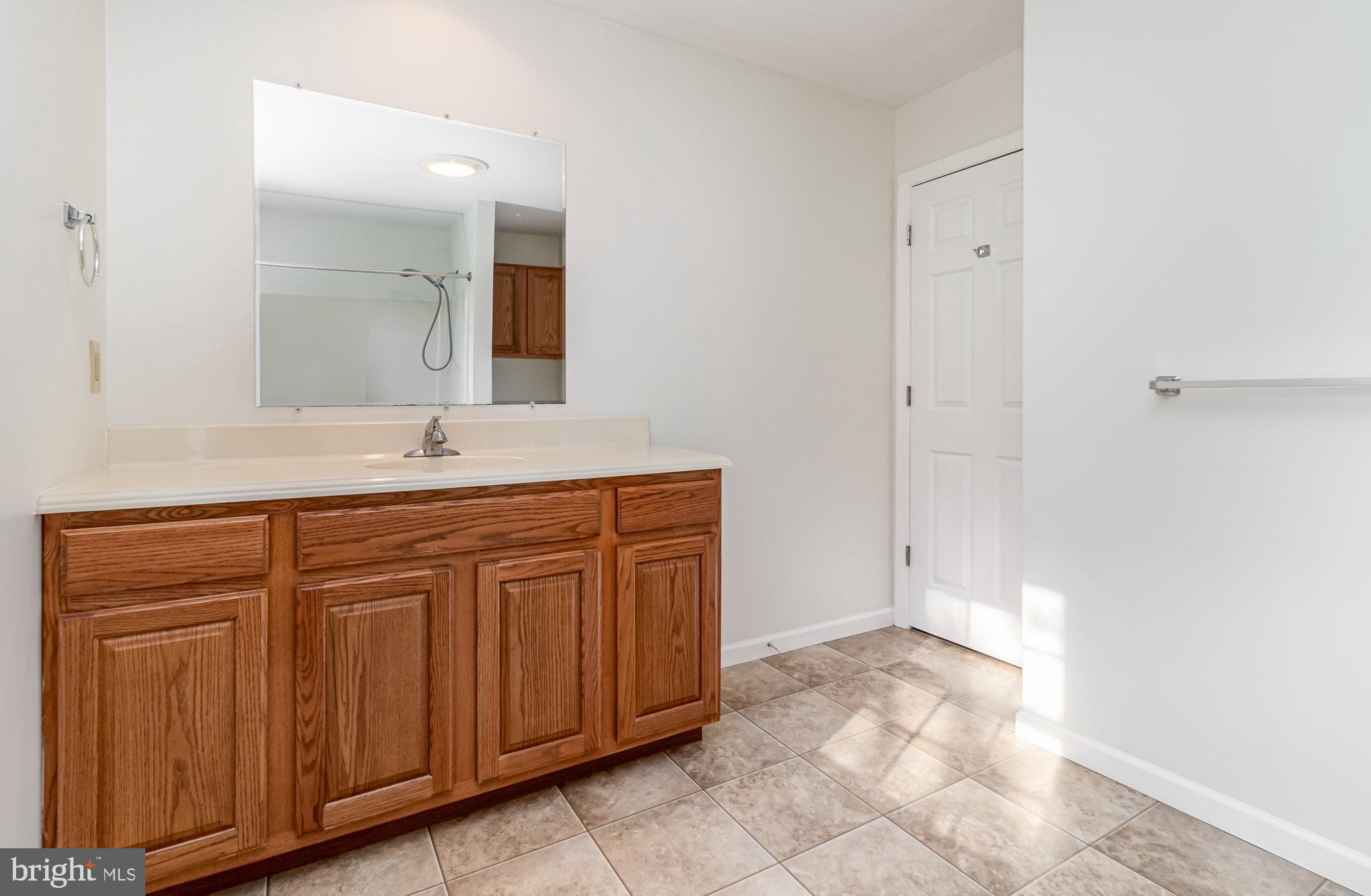 1070 W BAINBRIDGE STREET