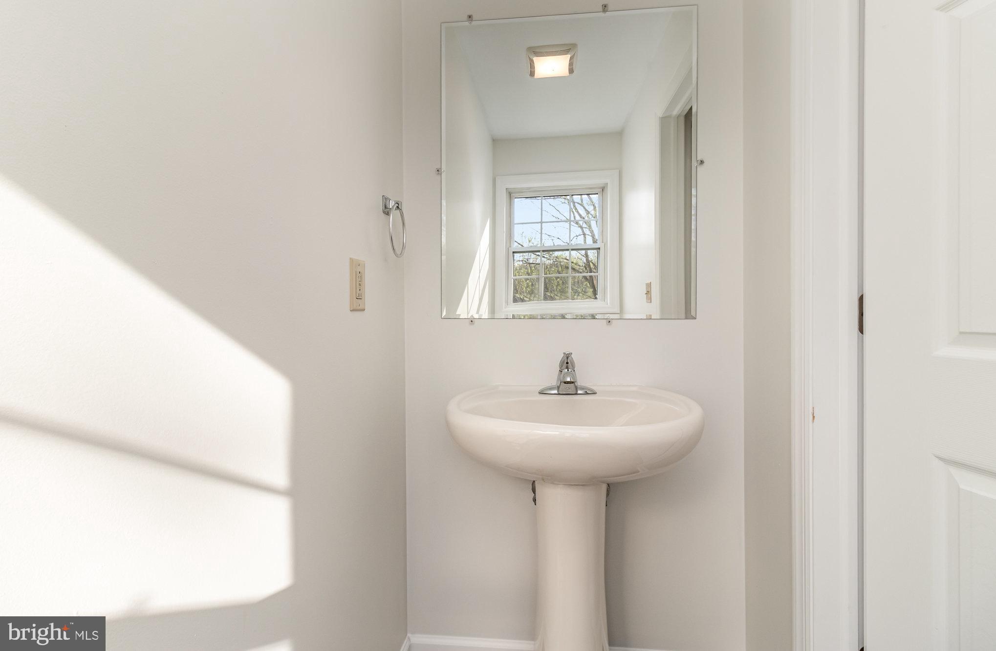 1070 W BAINBRIDGE STREET