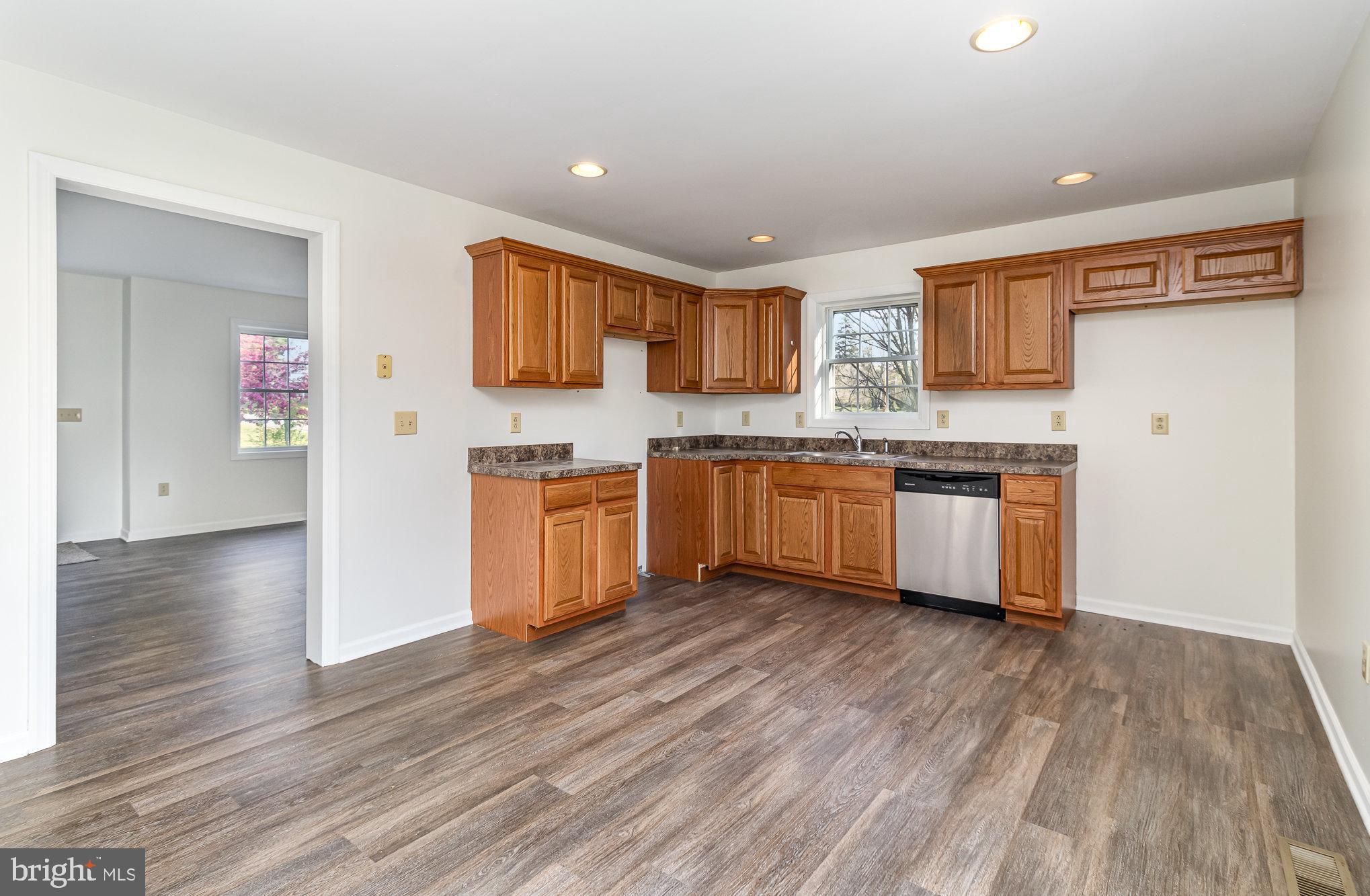 1070 W BAINBRIDGE STREET