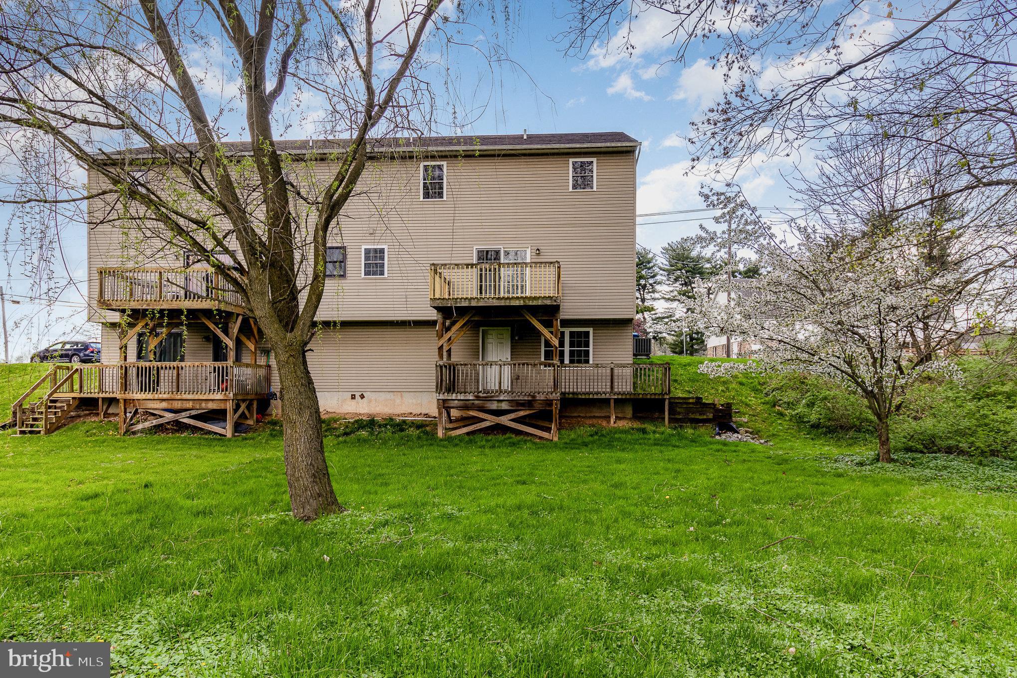 1070 W BAINBRIDGE STREET