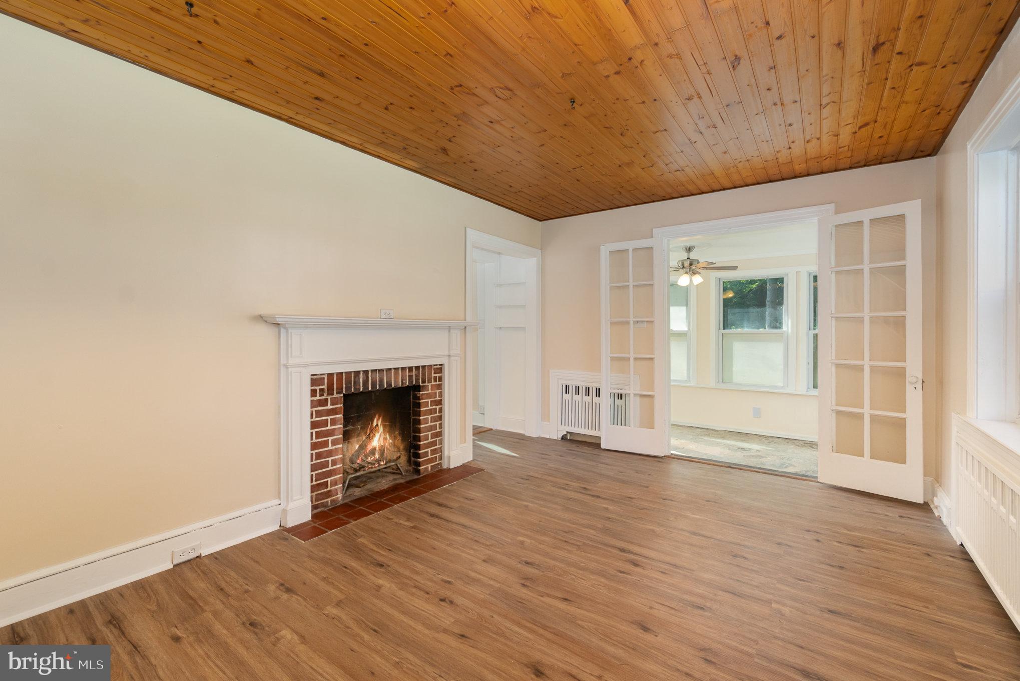 1433 GLEN MOORE CIRCLE