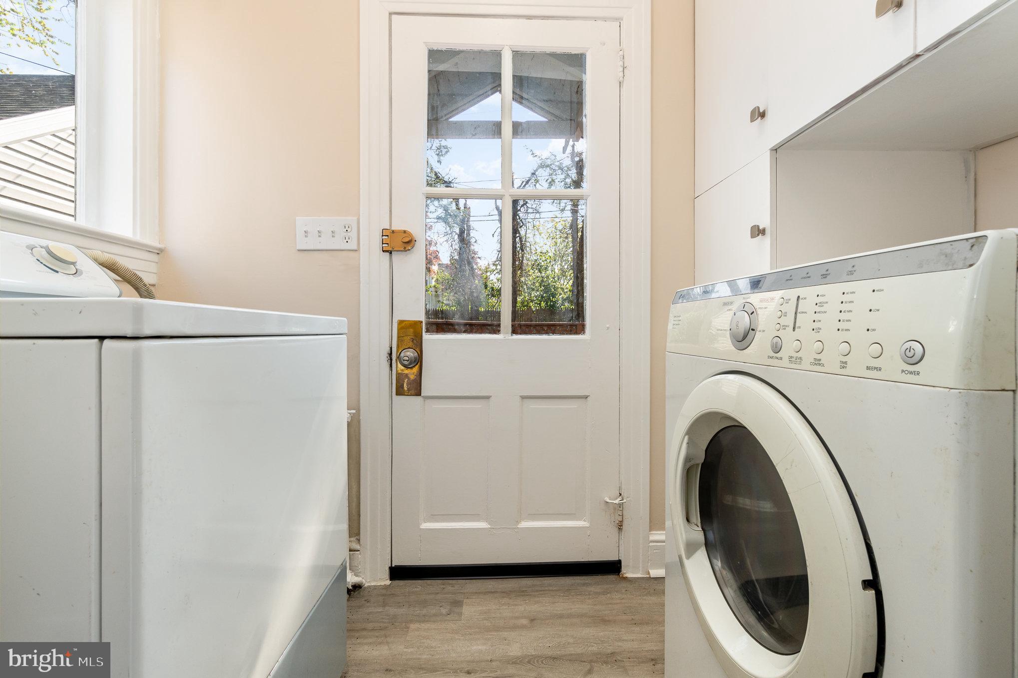 1433 GLEN MOORE CIRCLE