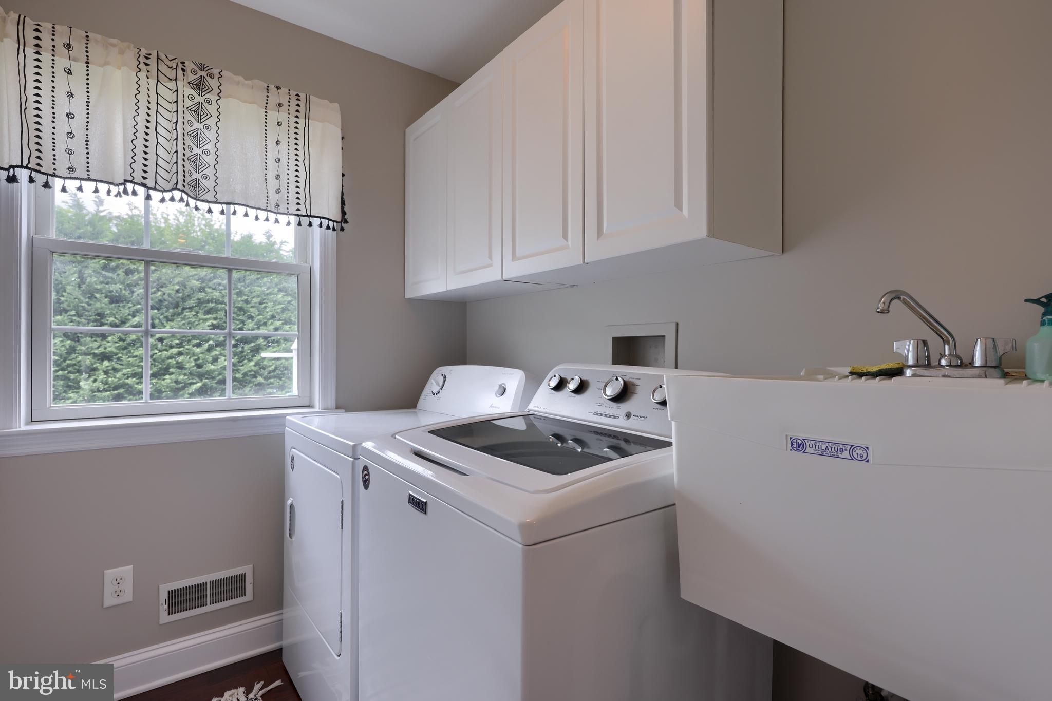 533 SPRING HOLLOW DRIVE