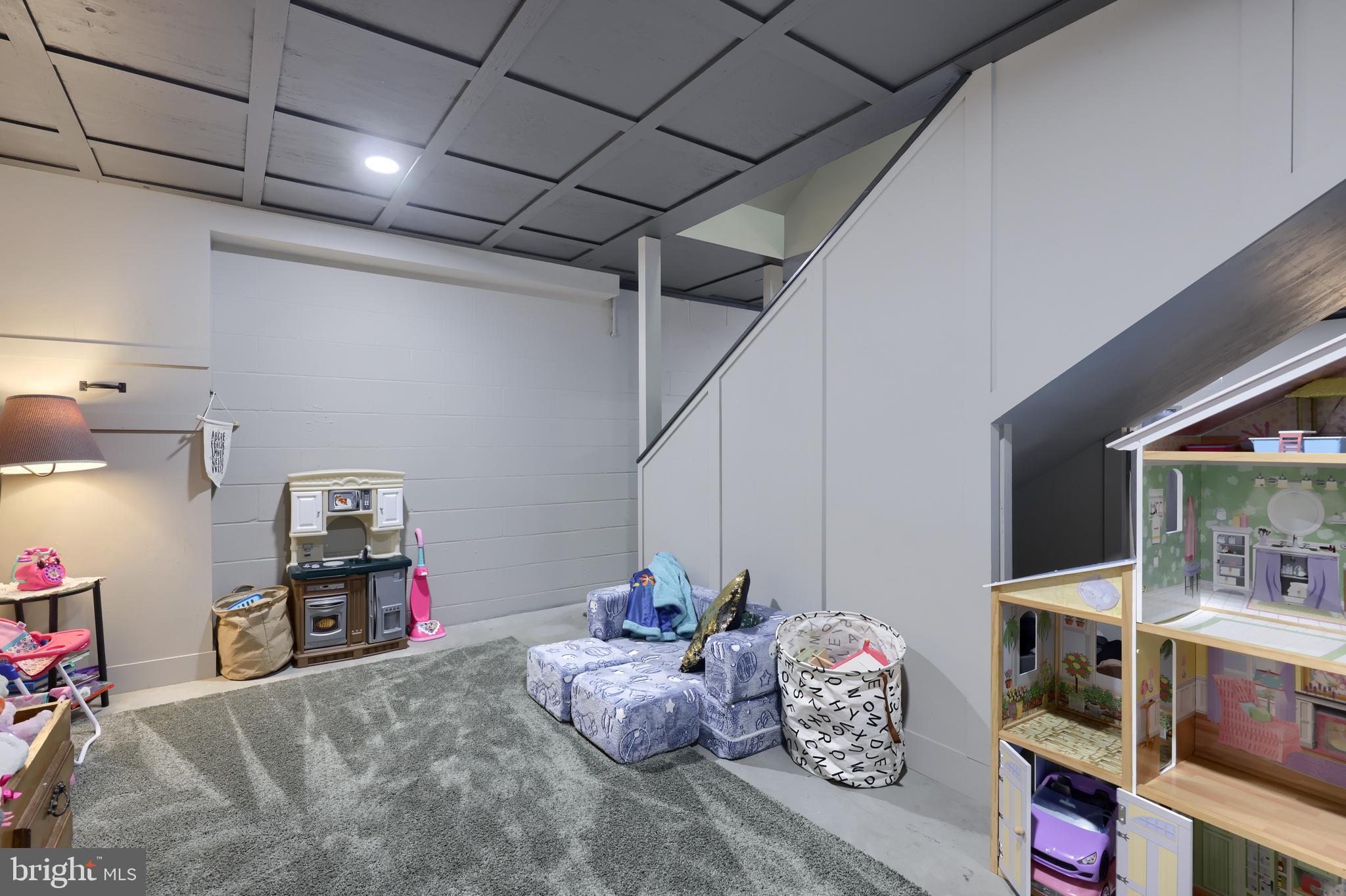 533 SPRING HOLLOW DRIVE