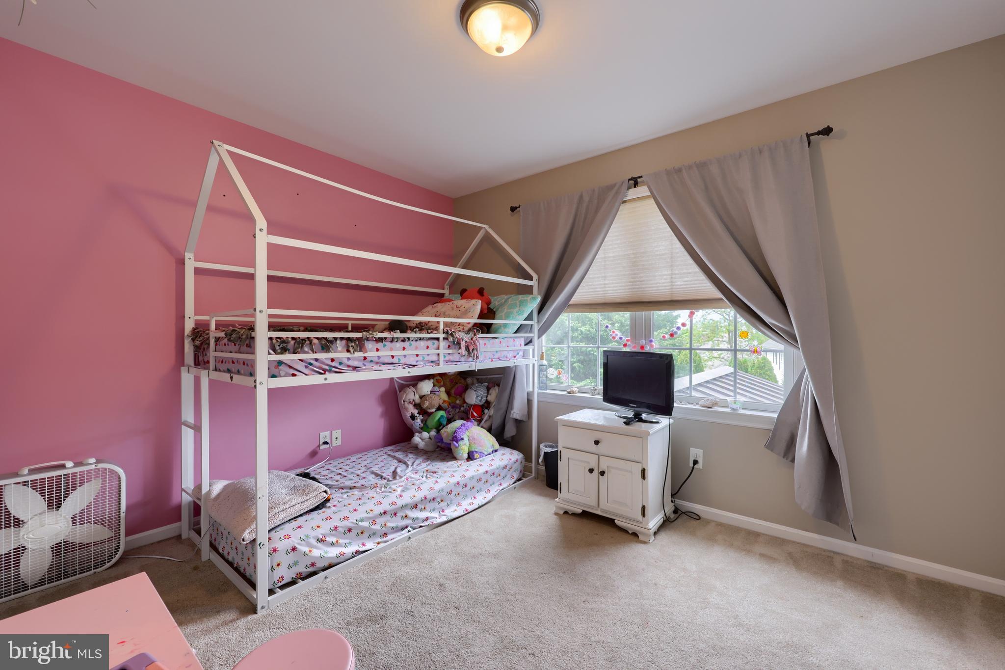 533 SPRING HOLLOW DRIVE