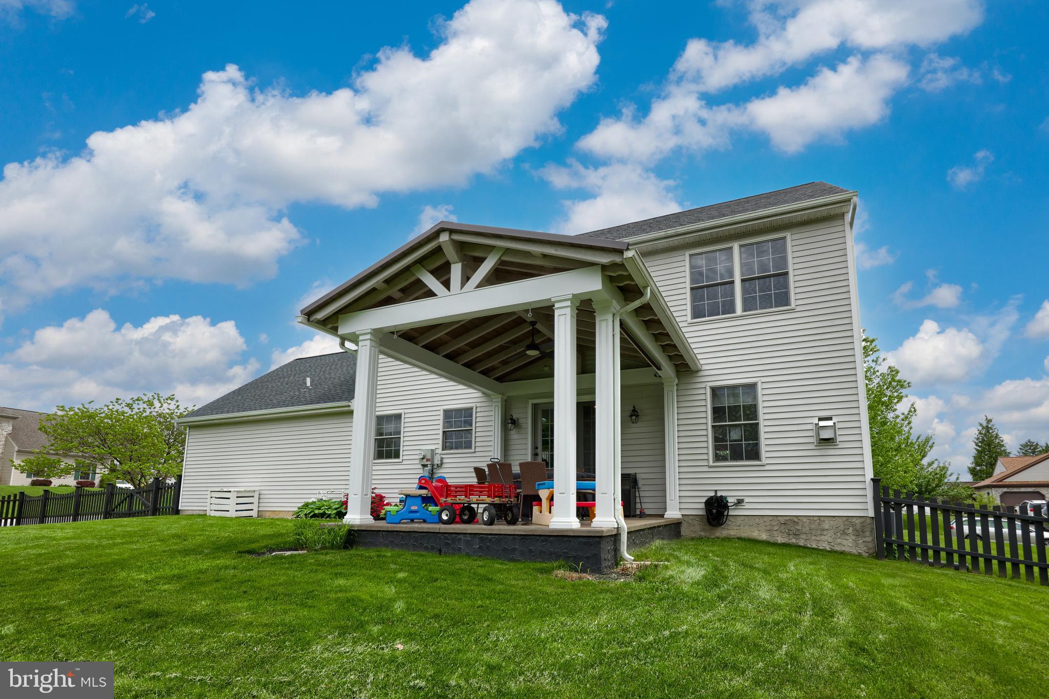 533 SPRING HOLLOW DRIVE