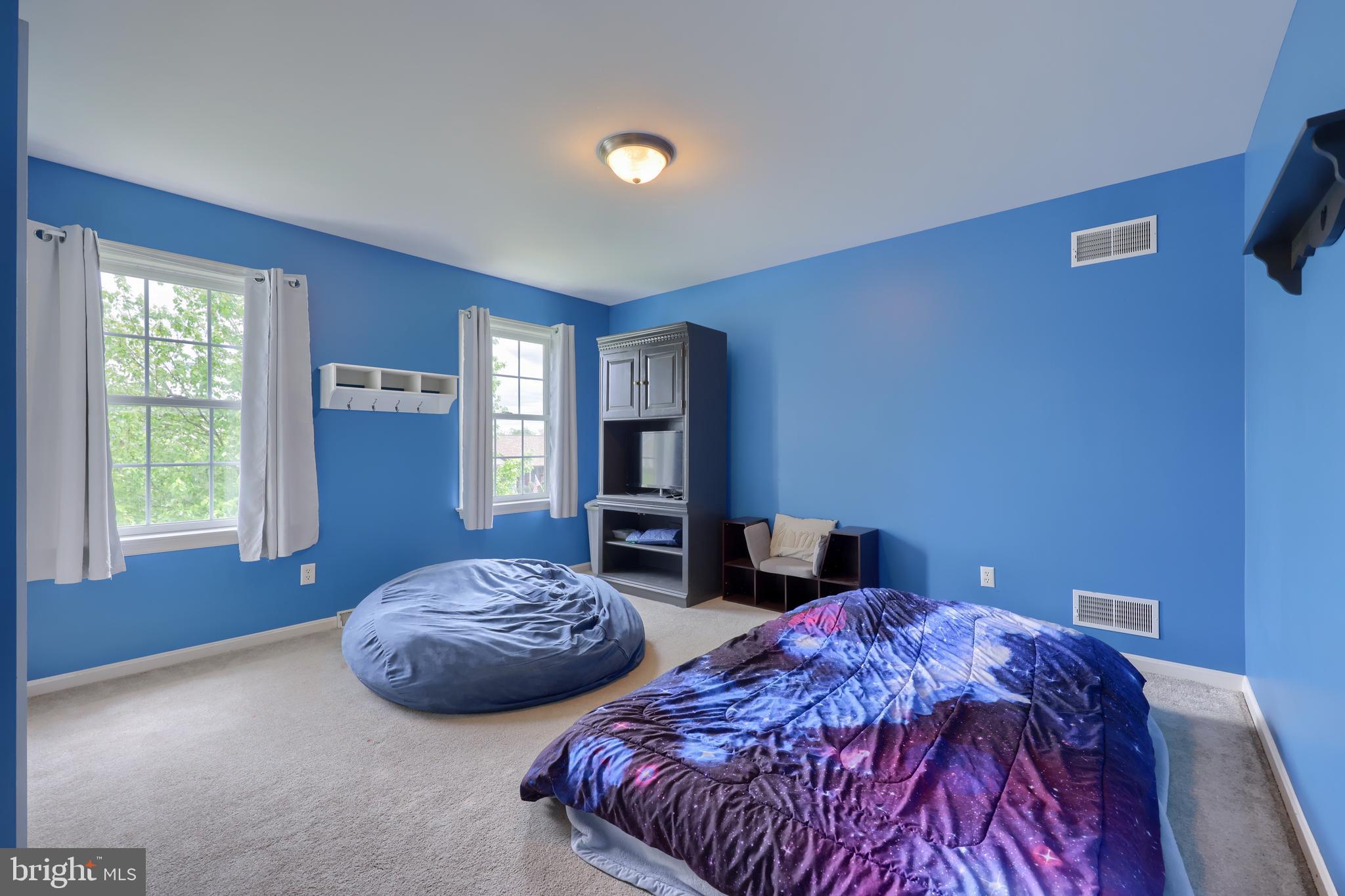 533 SPRING HOLLOW DRIVE