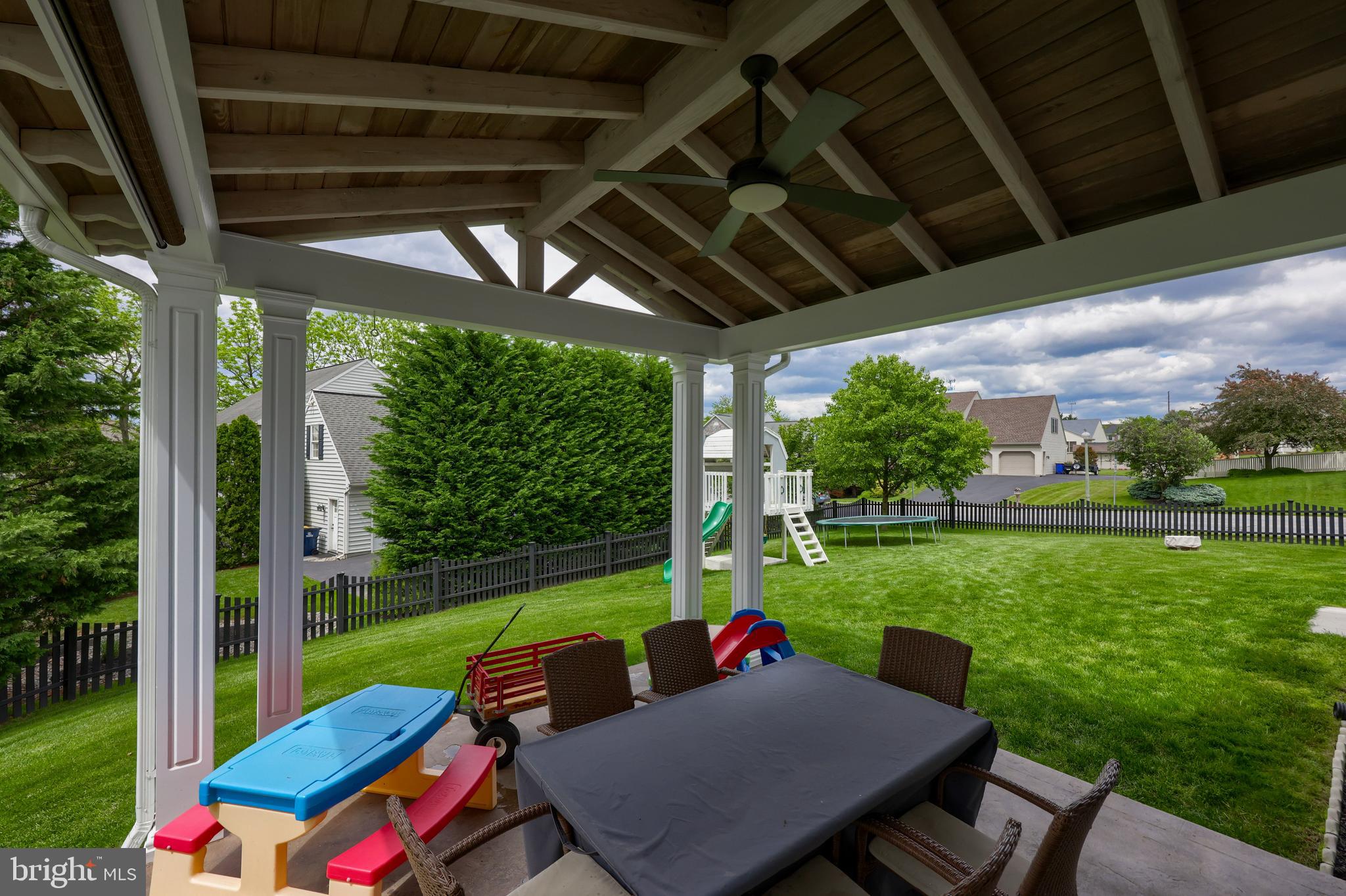 533 SPRING HOLLOW DRIVE