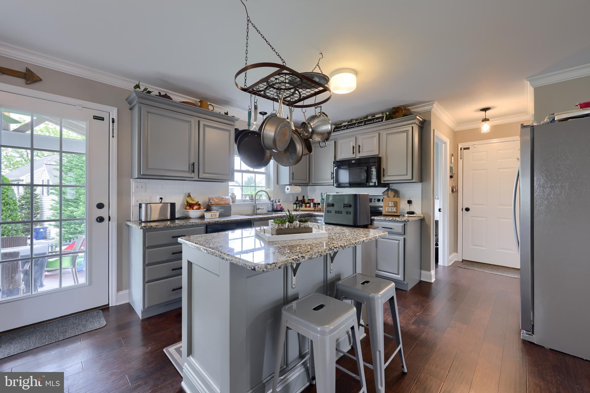 533 SPRING HOLLOW DRIVE