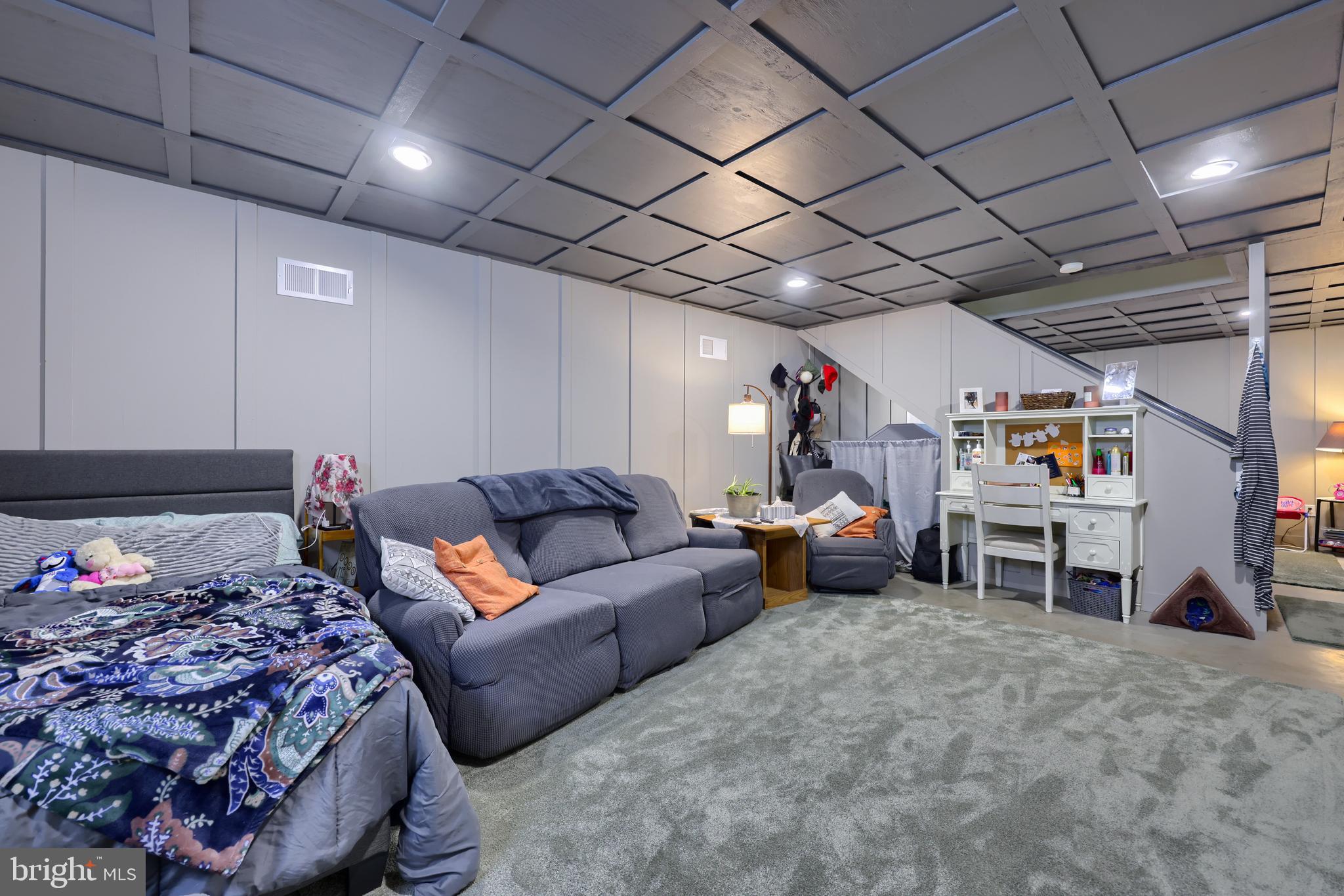 533 SPRING HOLLOW DRIVE