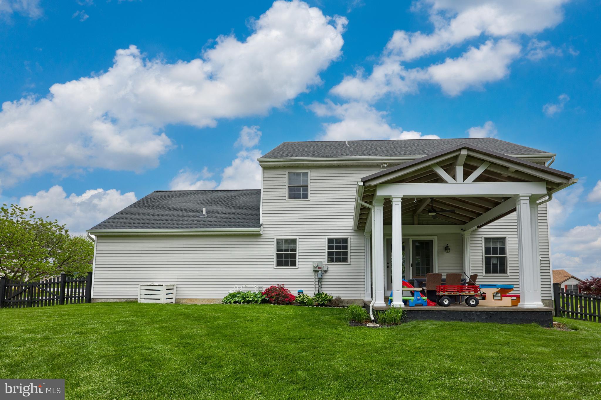 533 SPRING HOLLOW DRIVE