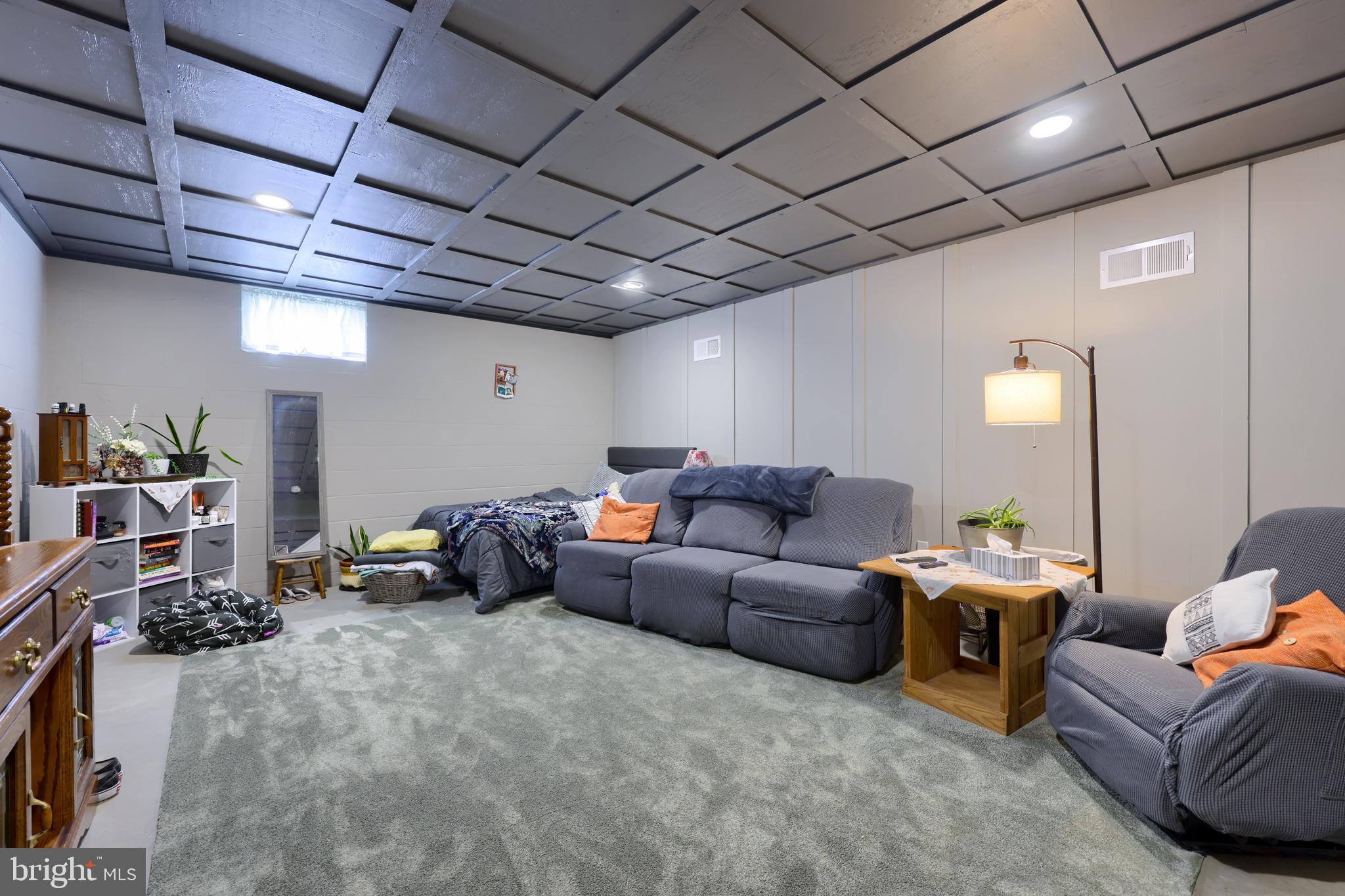 533 SPRING HOLLOW DRIVE