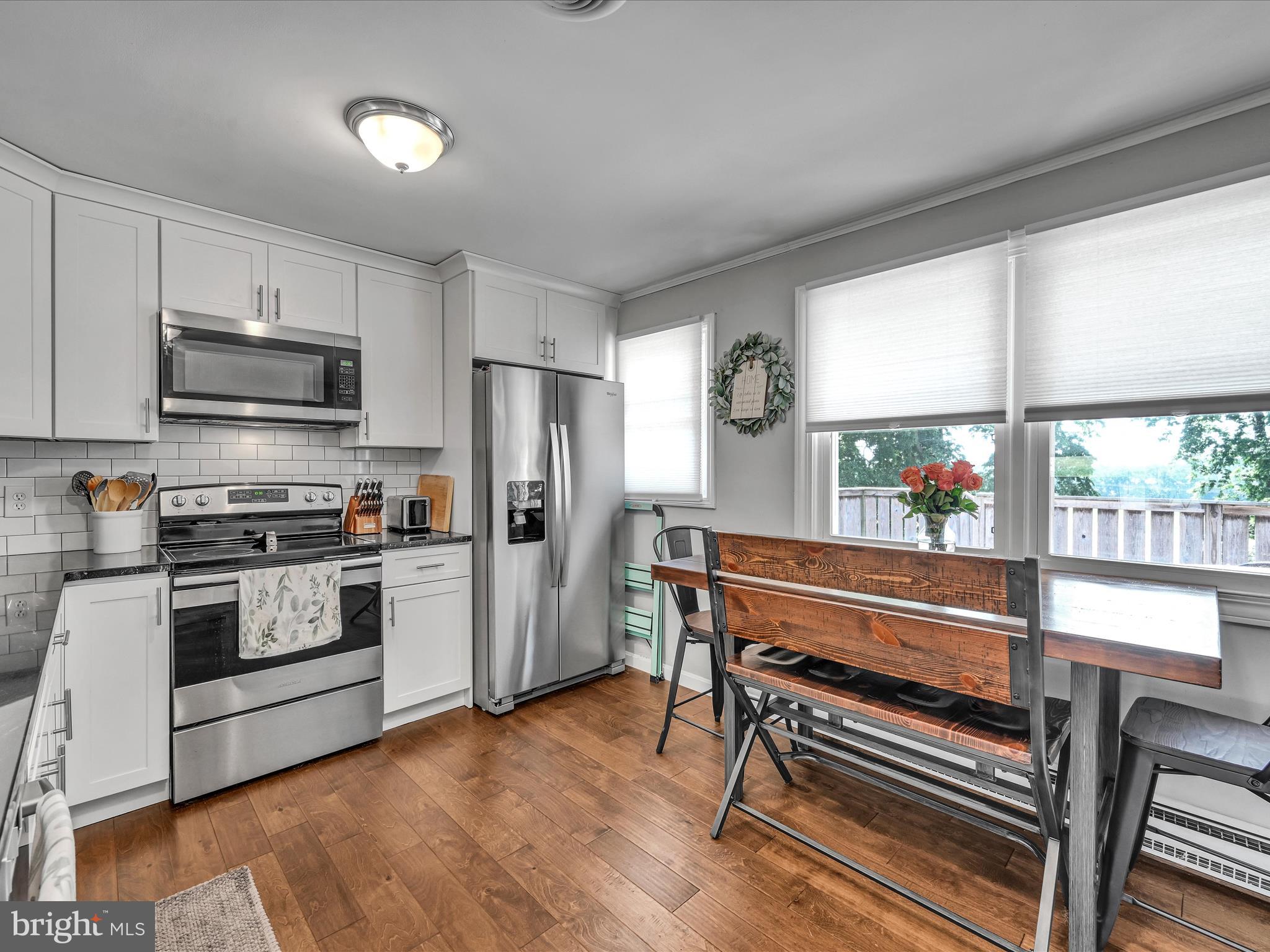 242 BUTTONWOOD DRIVE