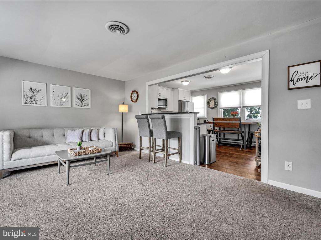 242 BUTTONWOOD DRIVE