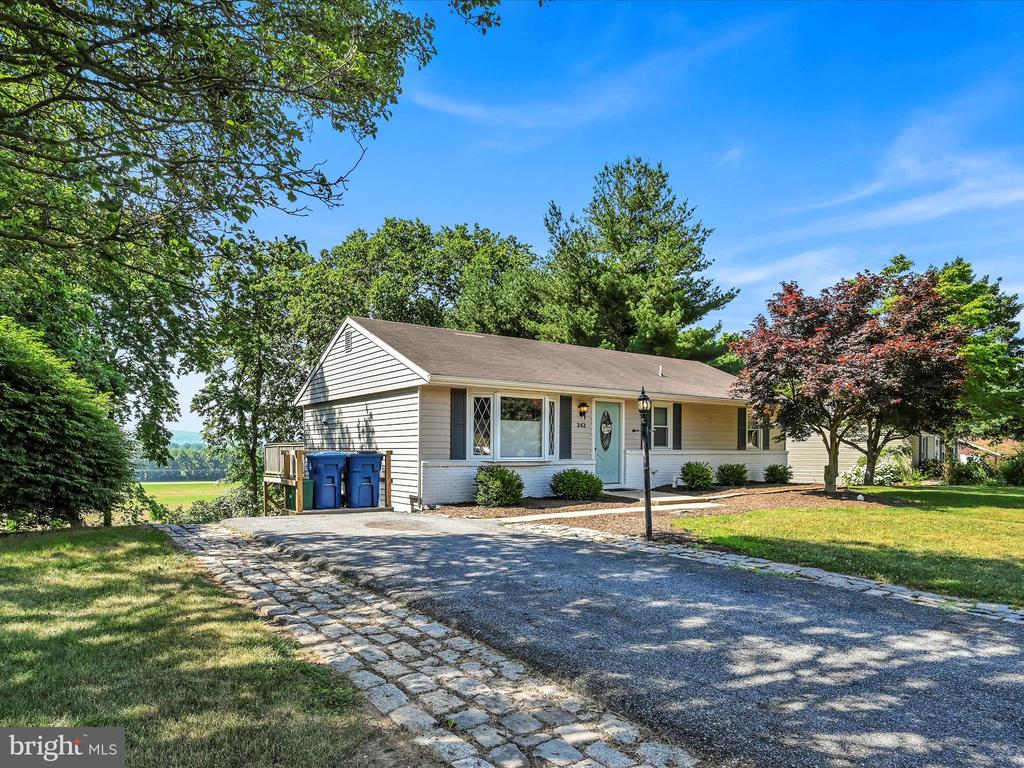 242 BUTTONWOOD DRIVE