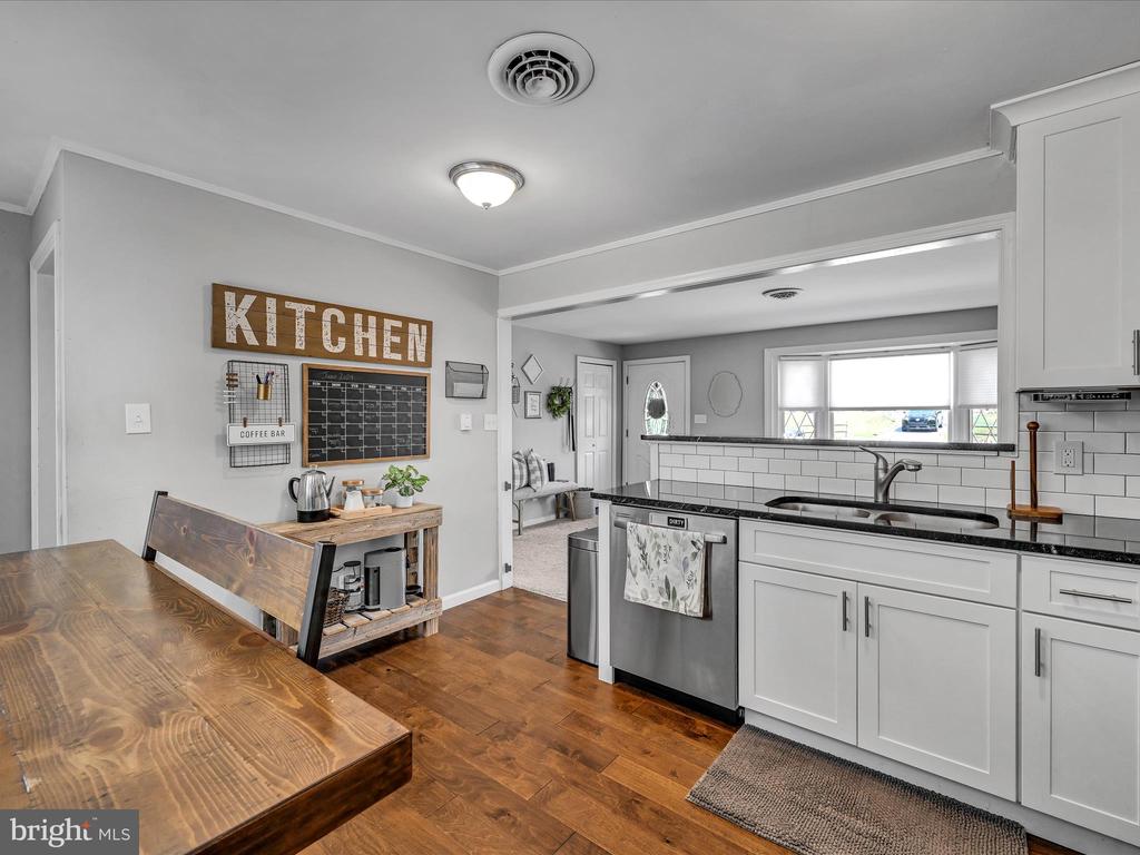 242 BUTTONWOOD DRIVE