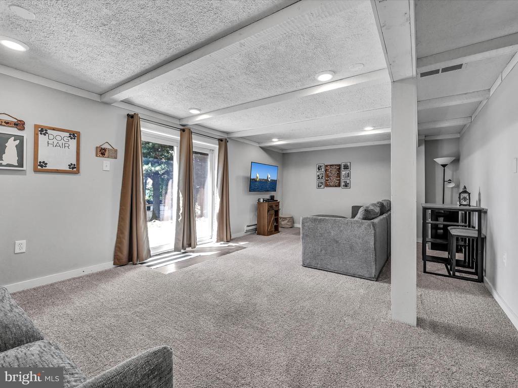 242 BUTTONWOOD DRIVE
