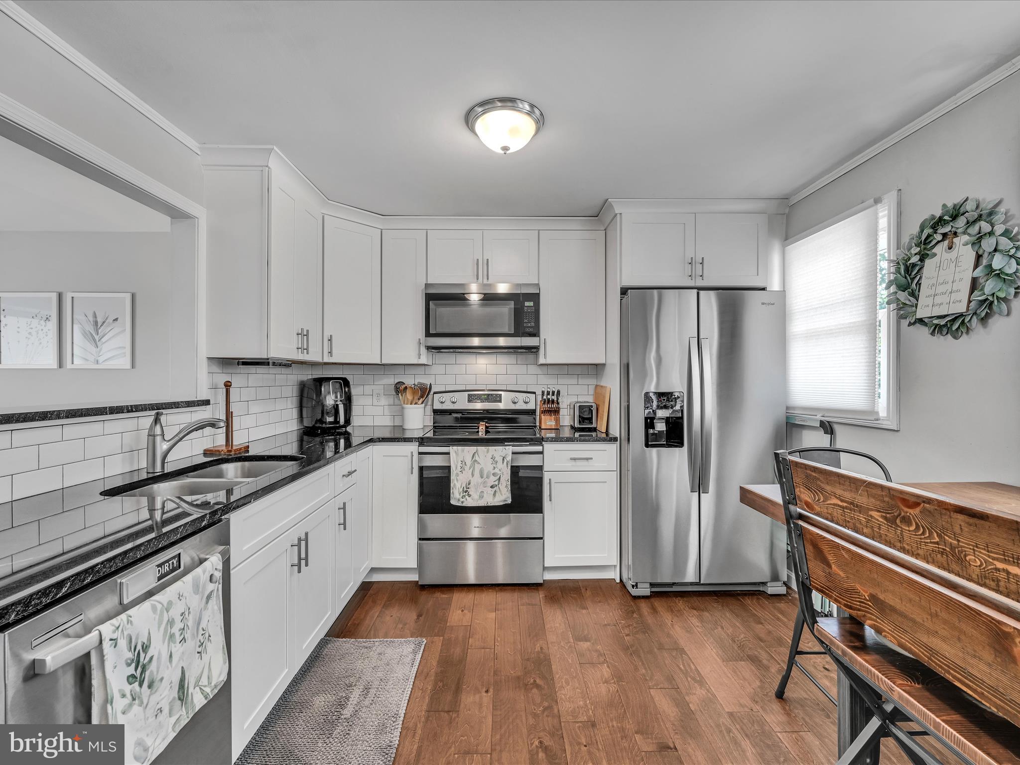 242 BUTTONWOOD DRIVE