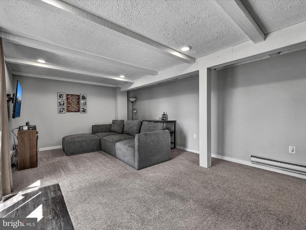 242 BUTTONWOOD DRIVE