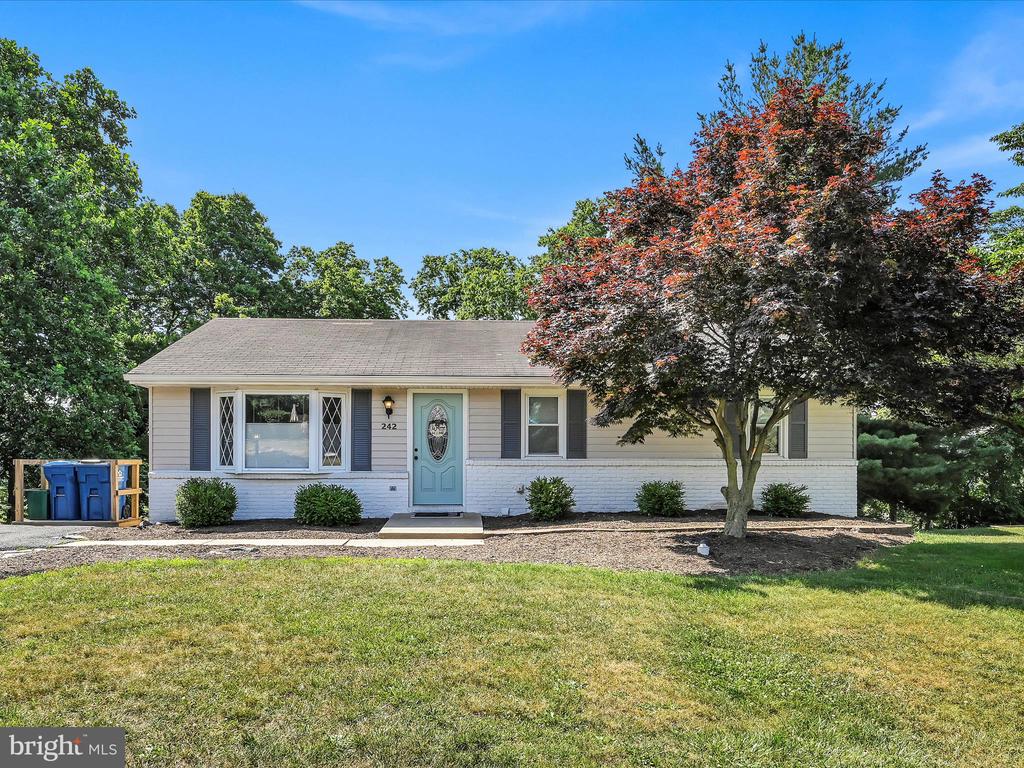 242 BUTTONWOOD DRIVE