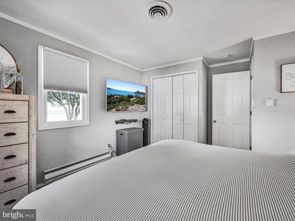 242 BUTTONWOOD DRIVE