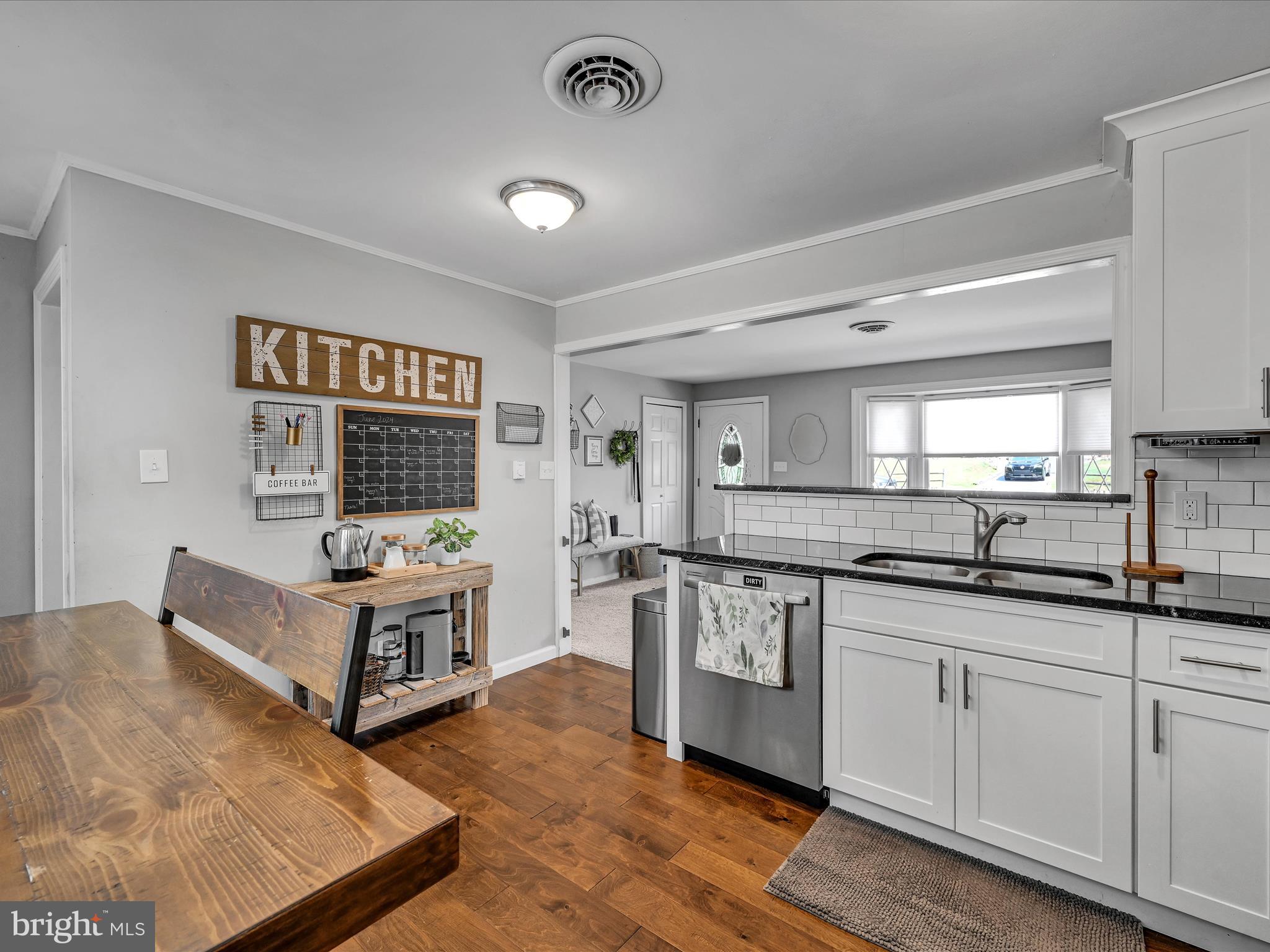 242 BUTTONWOOD DRIVE