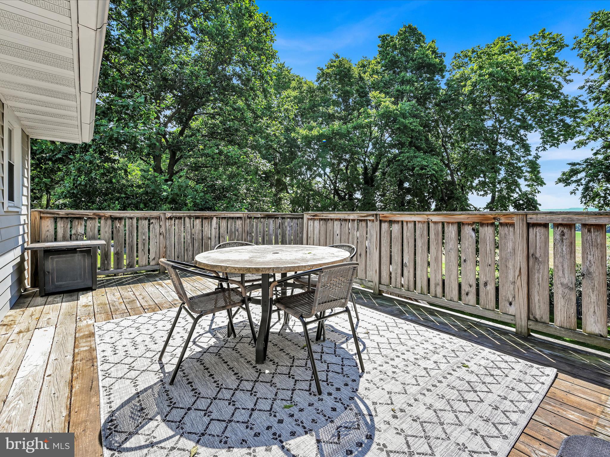 242 BUTTONWOOD DRIVE