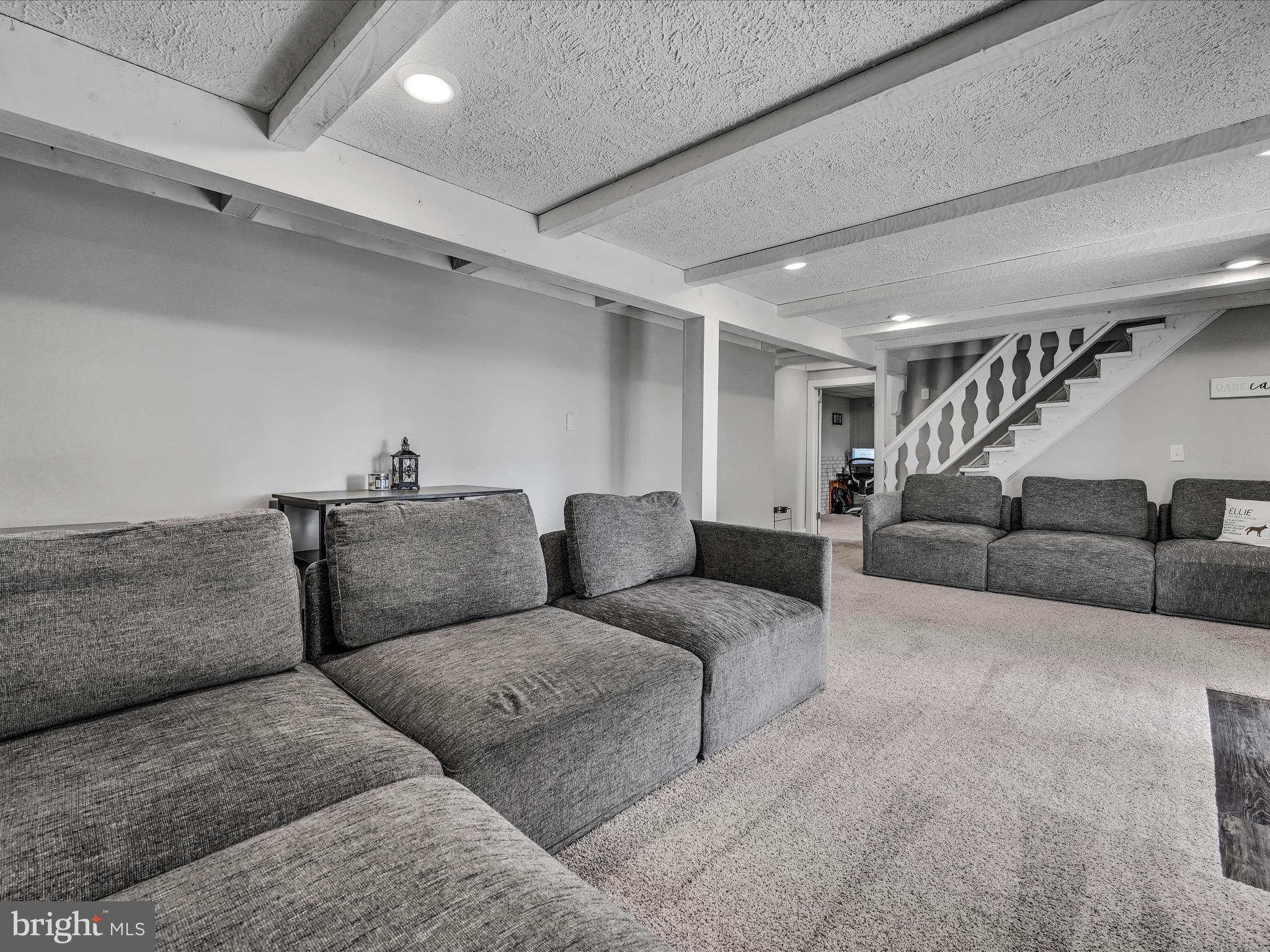 242 BUTTONWOOD DRIVE