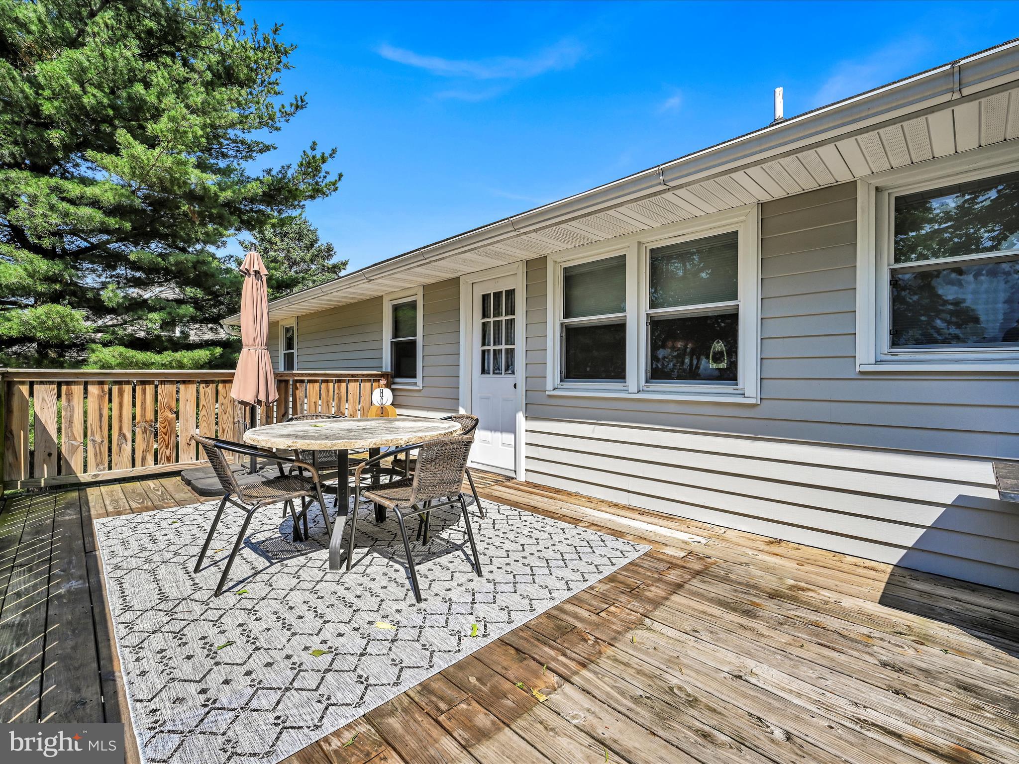 242 BUTTONWOOD DRIVE